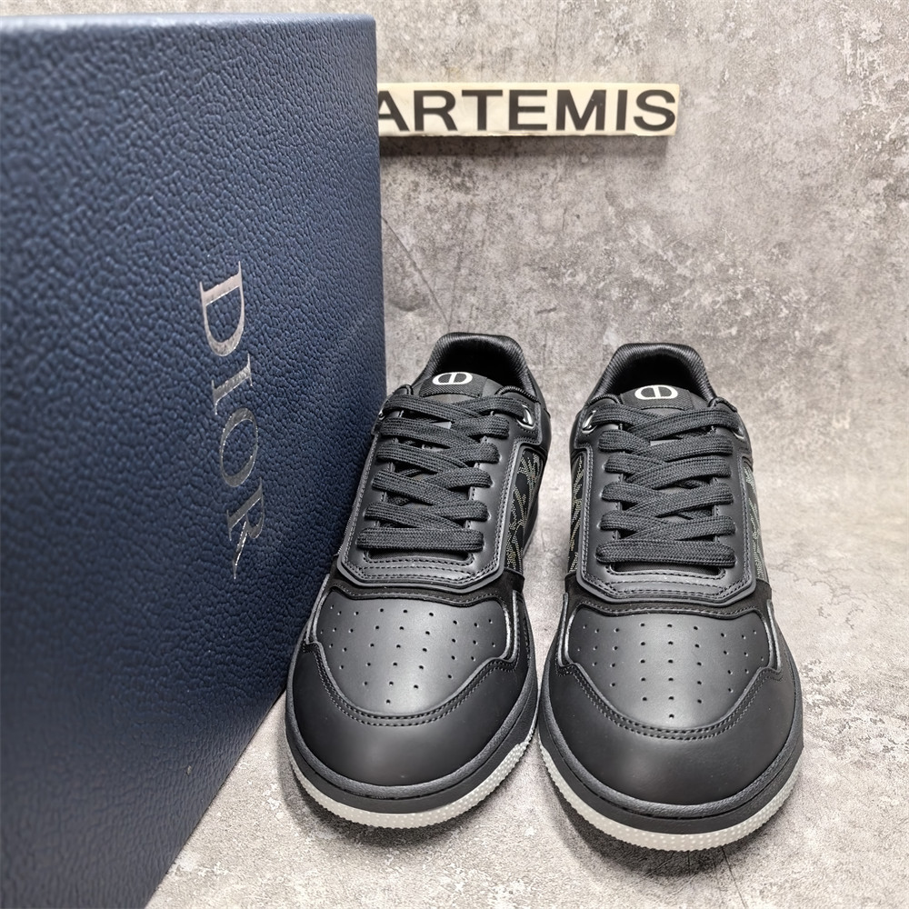 UA Dior Sneaker