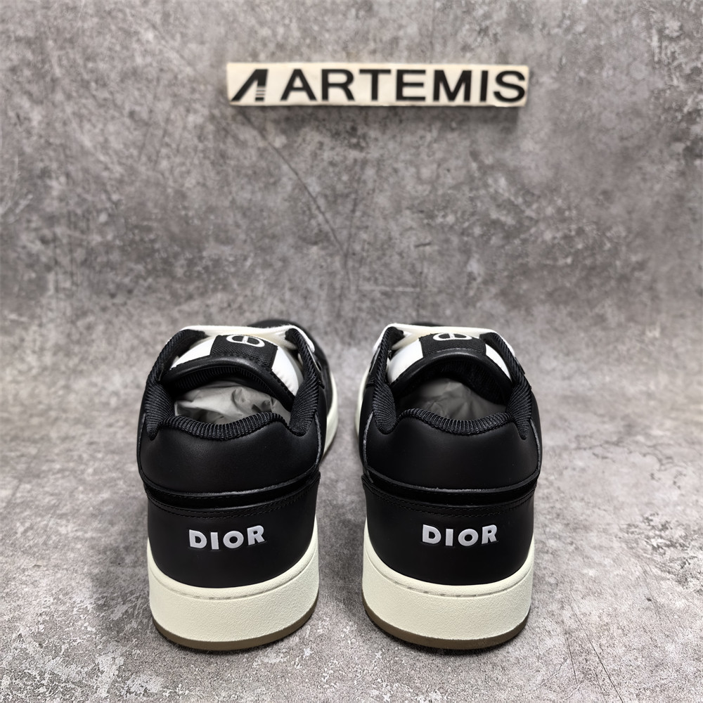 UA Dior Sneaker