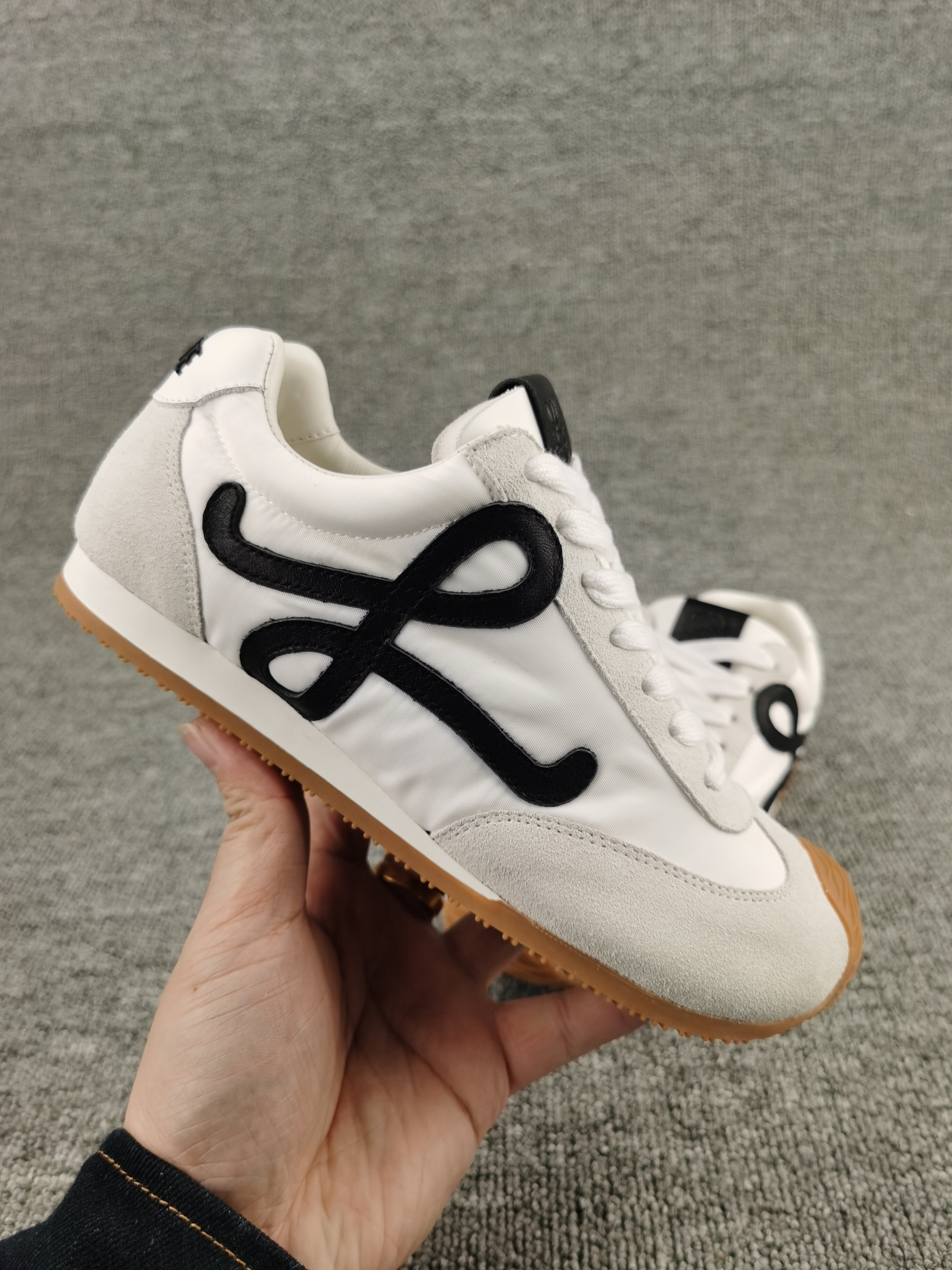 UA Loewe Sneakers