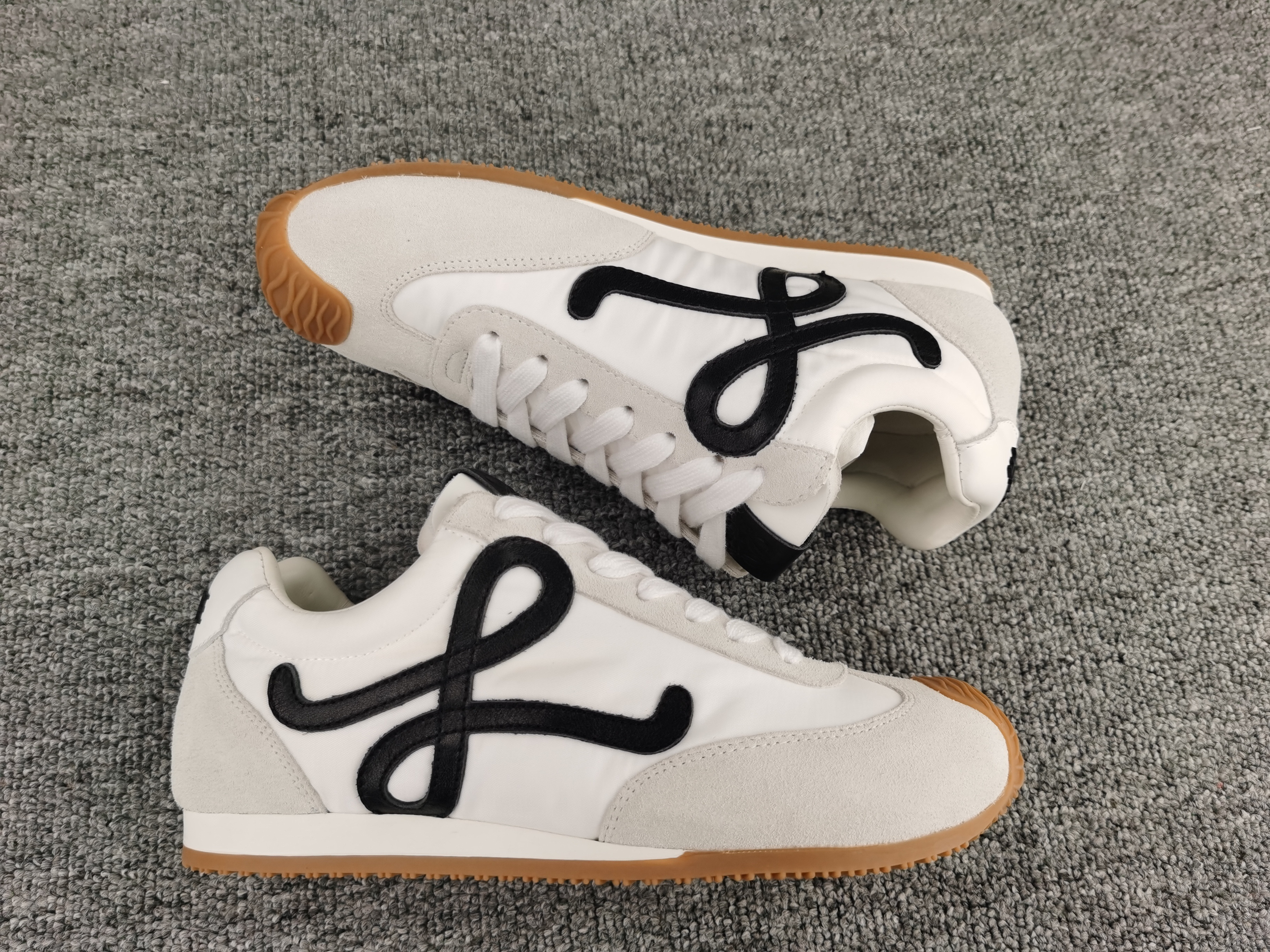 UA Loewe Sneakers
