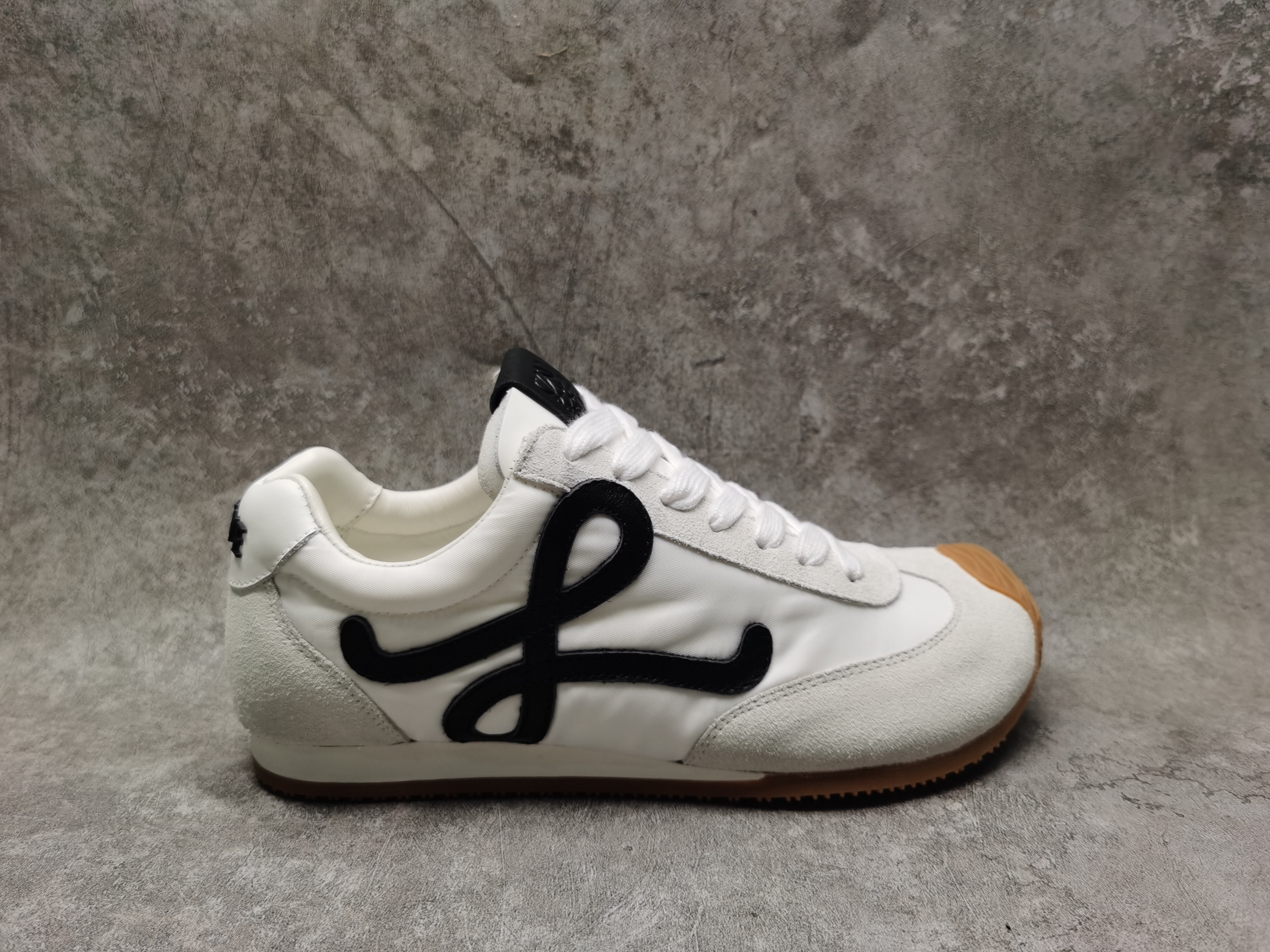 UA Loewe Sneakers
