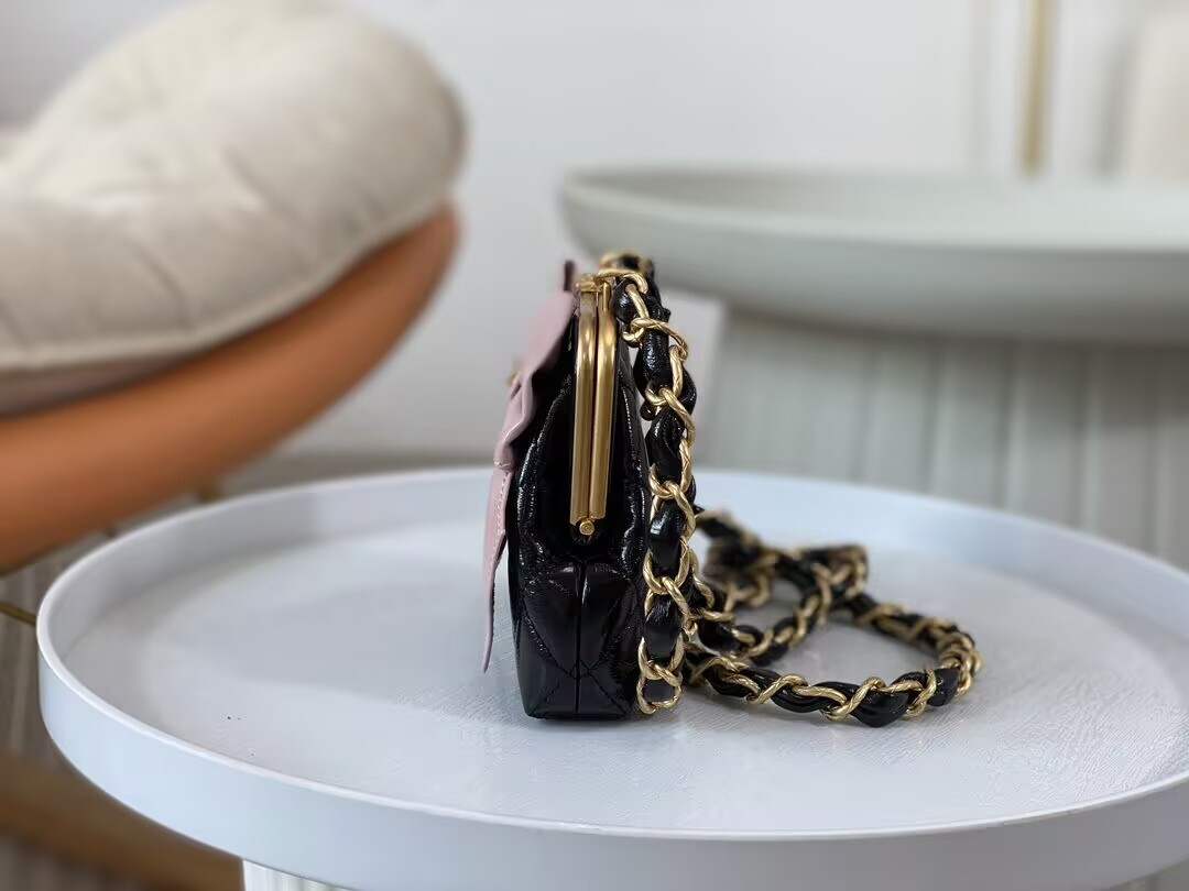 CHANEL CLUTCH WITH CHAIN 12 × 13 × 4 cm