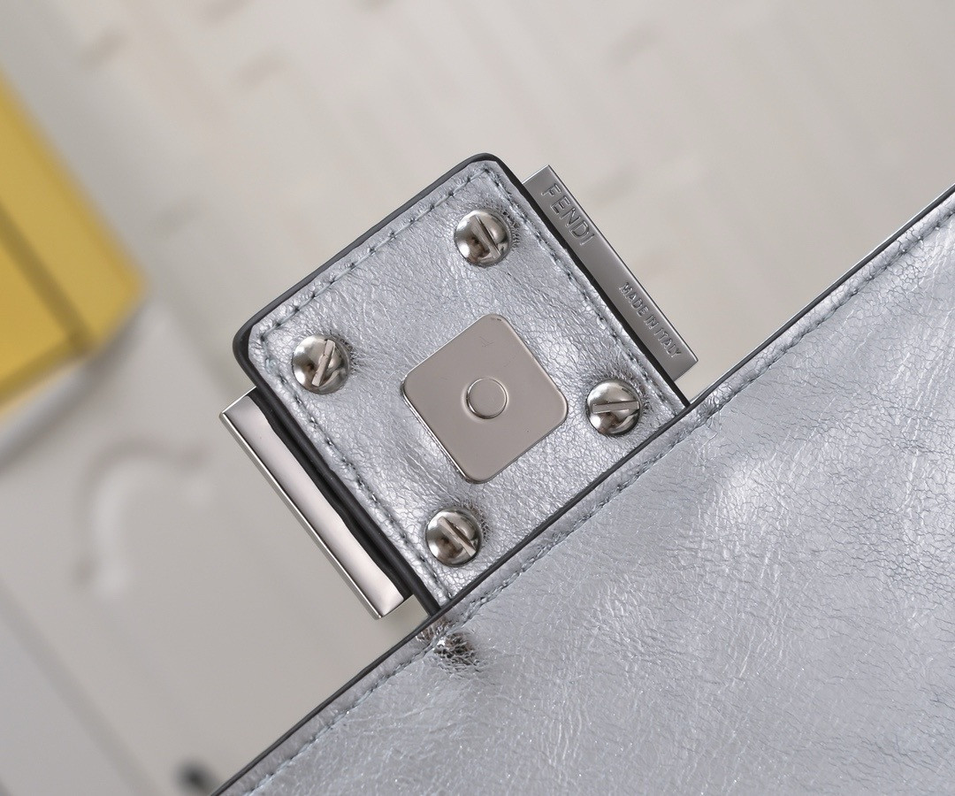FENDI Baguette Phone Pouch Craquelé silver leather pouch 26x6x15cm