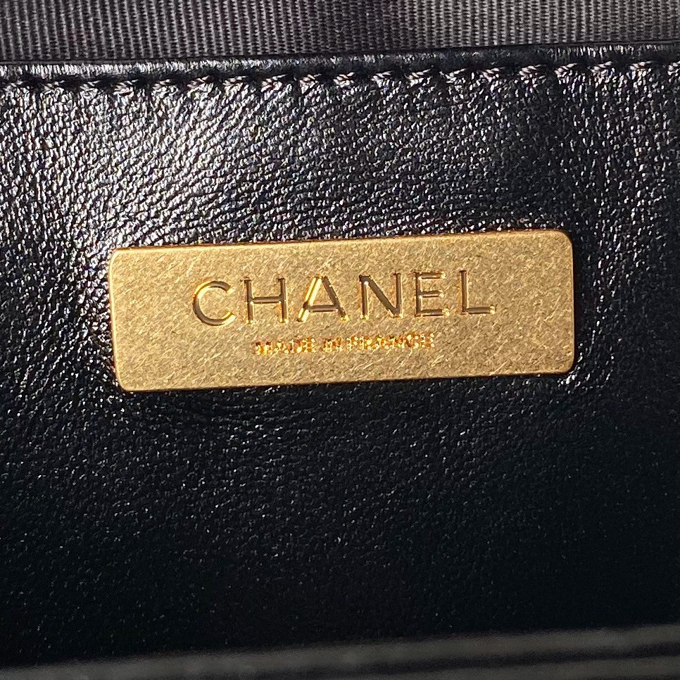 CHANEL MINI BAG WITH TOP HANDLE Shiny Lambskin & Gold-Tone Metal Black 12 × 18 × 7 cm