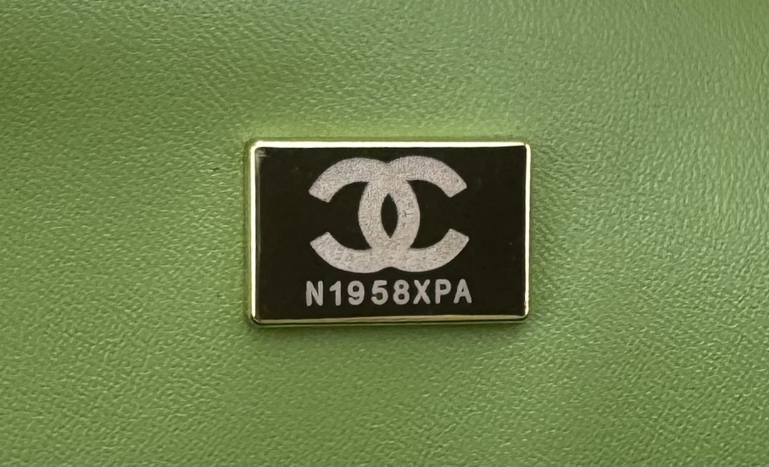 CHANEL MINI CLASSIC 11.12 HANDBAG 20 12 × 20 × 6 cm