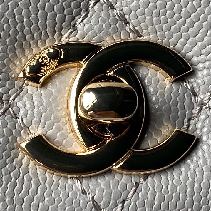 Chanel handle  13x19x9cm