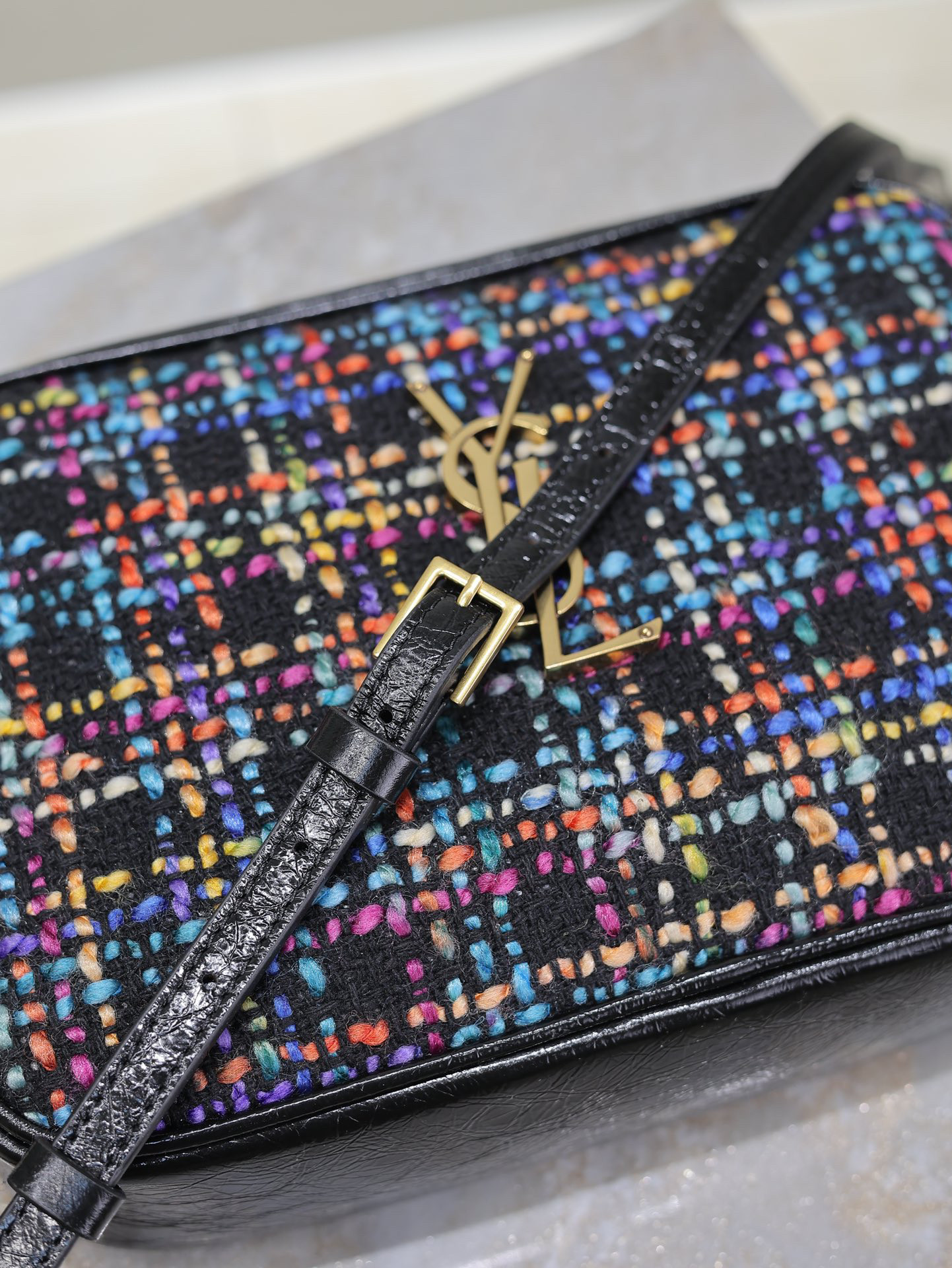 YSL LOULOU 23 x 16 x 6cm