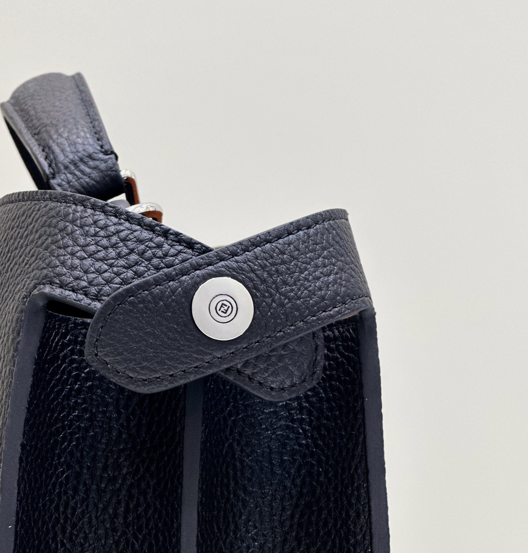 Fendi Peekaboo ISeeU Medium Black leather bag 34x12x38cm