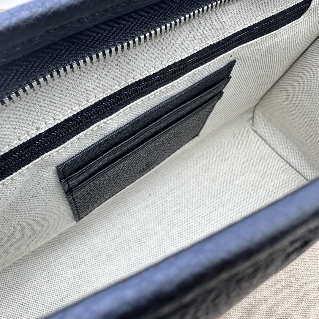 GUCCI Jumbo GG pouch 28.5x18x9cm