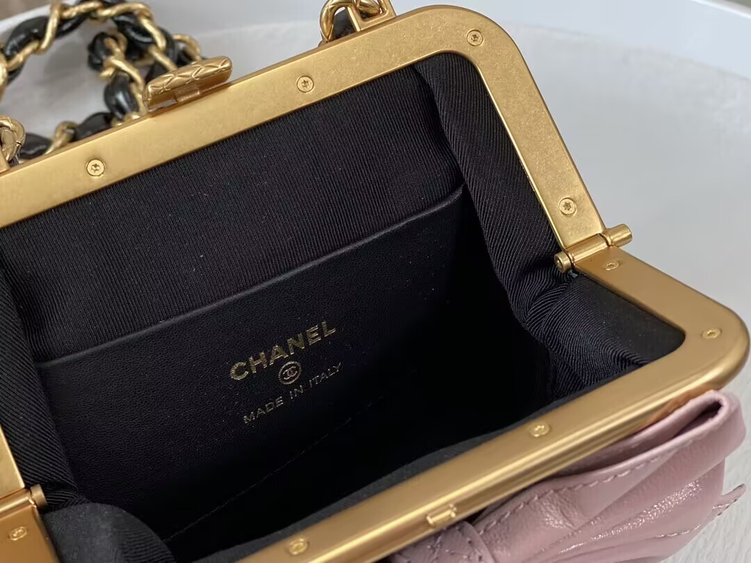 CHANEL CLUTCH WITH CHAIN 12 × 13 × 4 cm