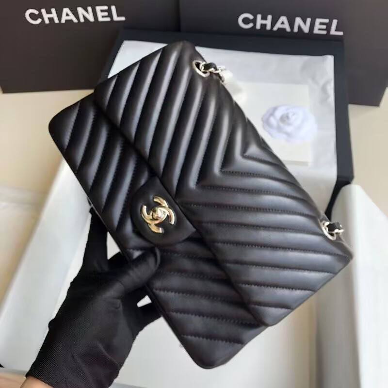 CHANEL Flap Bag 25cm