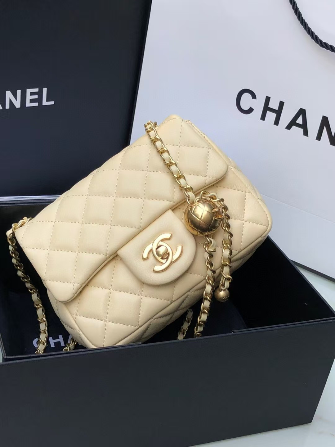 CHANEL MINI FLAP 13.5 × 17 × 8 cm