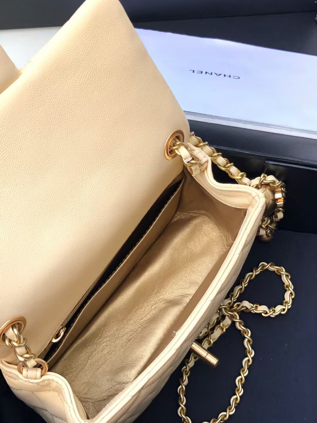 CHANEL MINI FLAP 13.5 × 17 × 8 cm