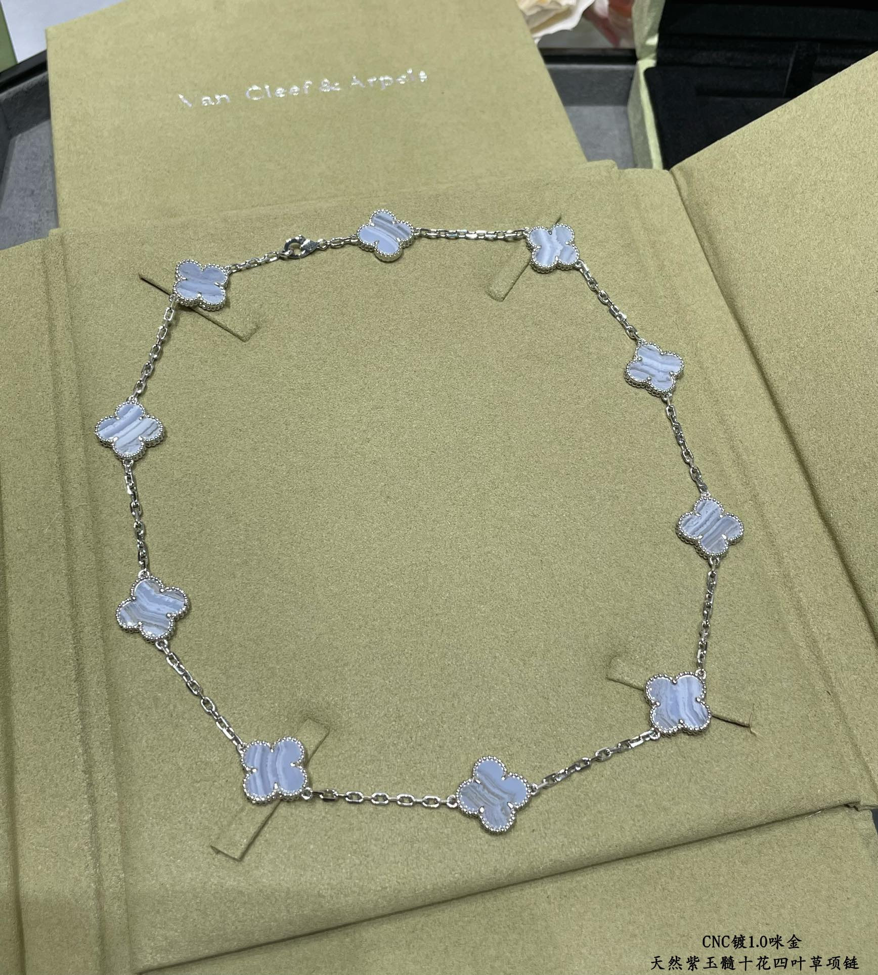 Van Cleef & Arpels Natural purple chalcedony ten-flower four-leaf clover Necklace