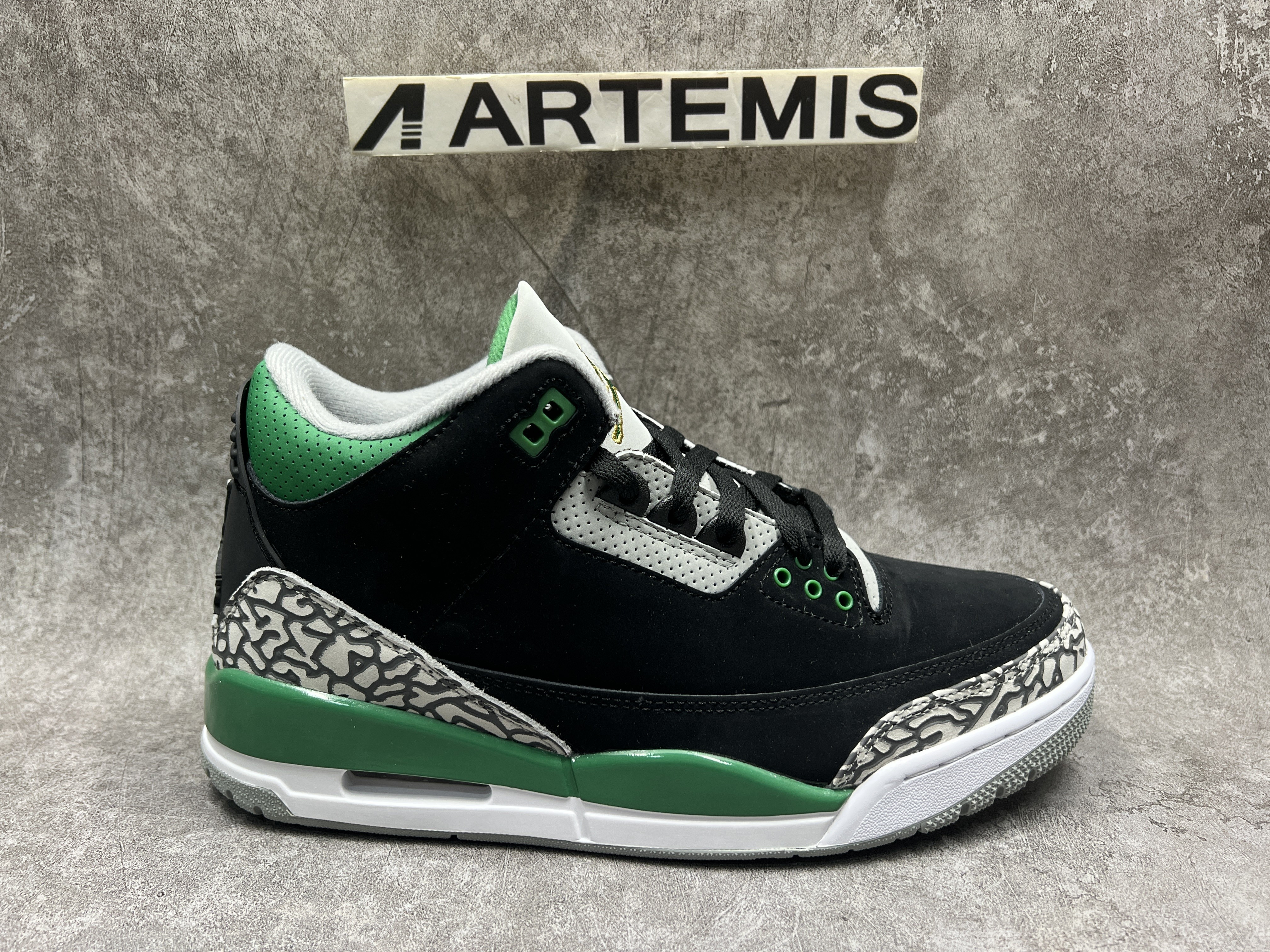 Air Jordan 3  Retro Pine Green