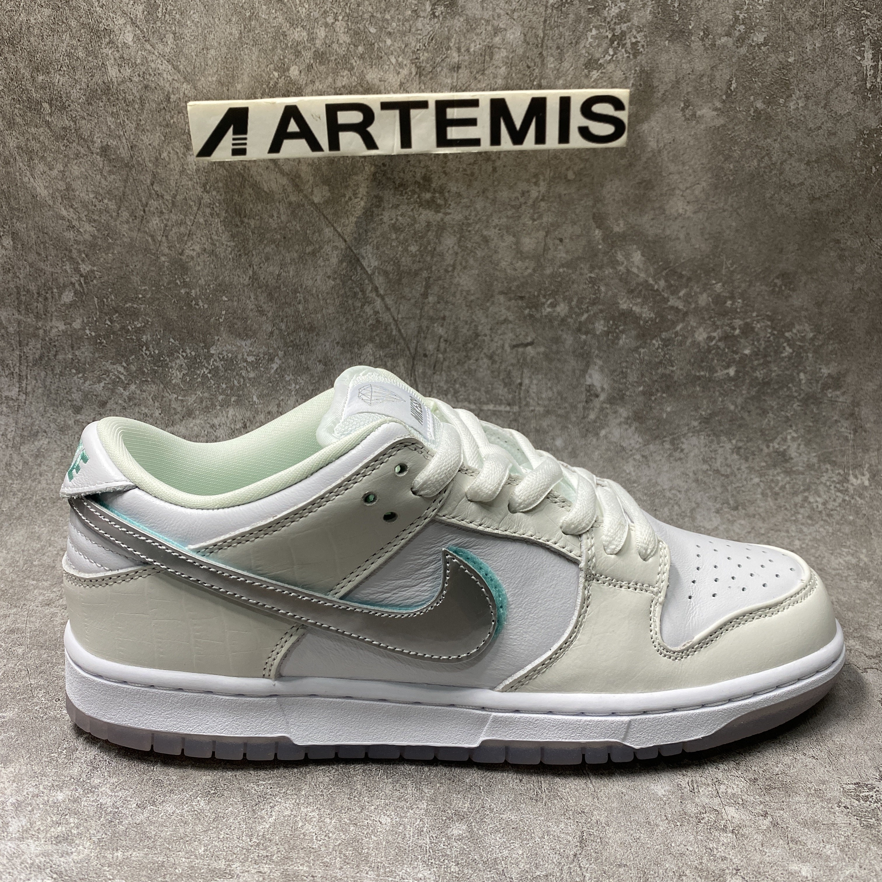 Nike SB Dunk Low Diamond Supply Co White Diamond