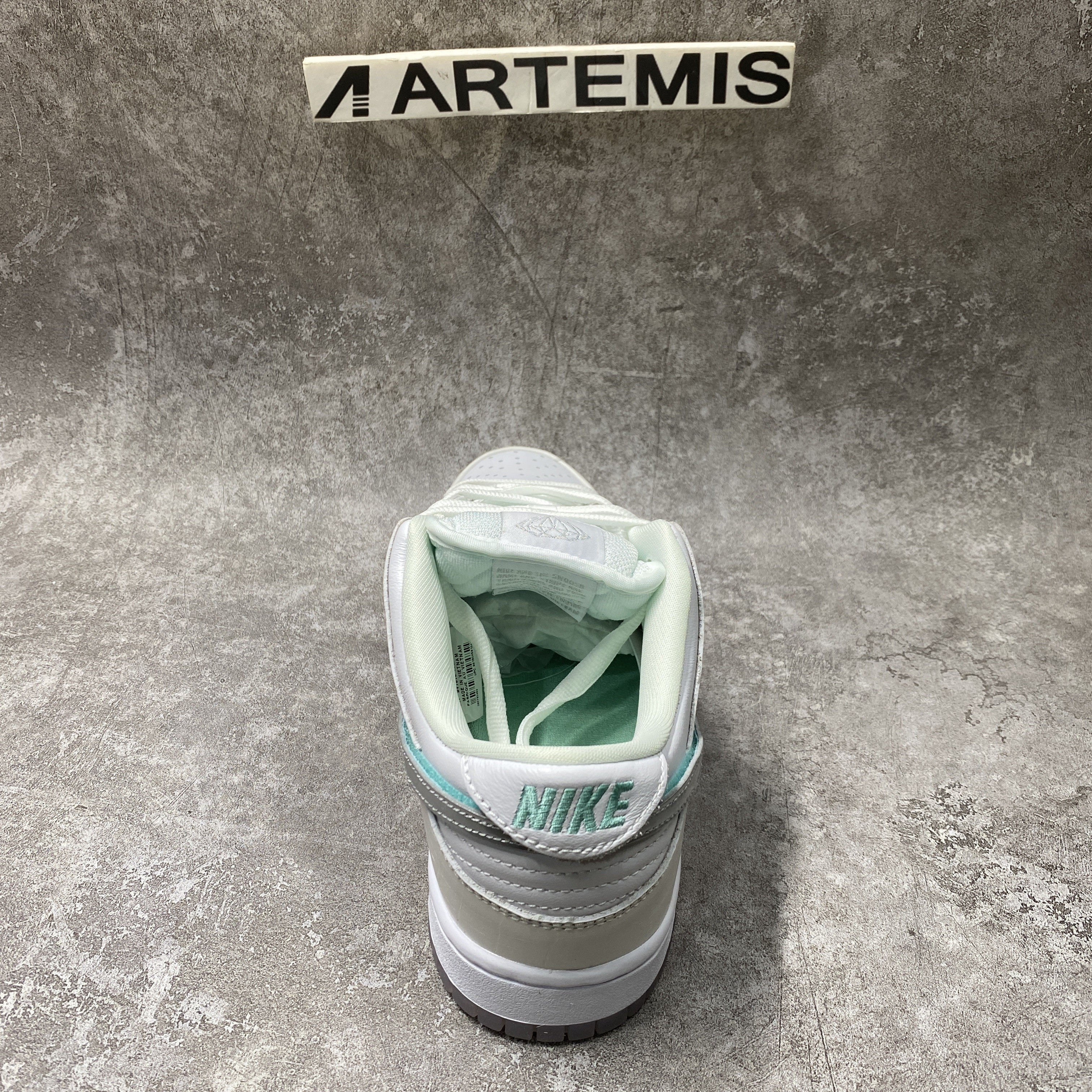 Nike SB Dunk Low Diamond Supply Co White Diamond