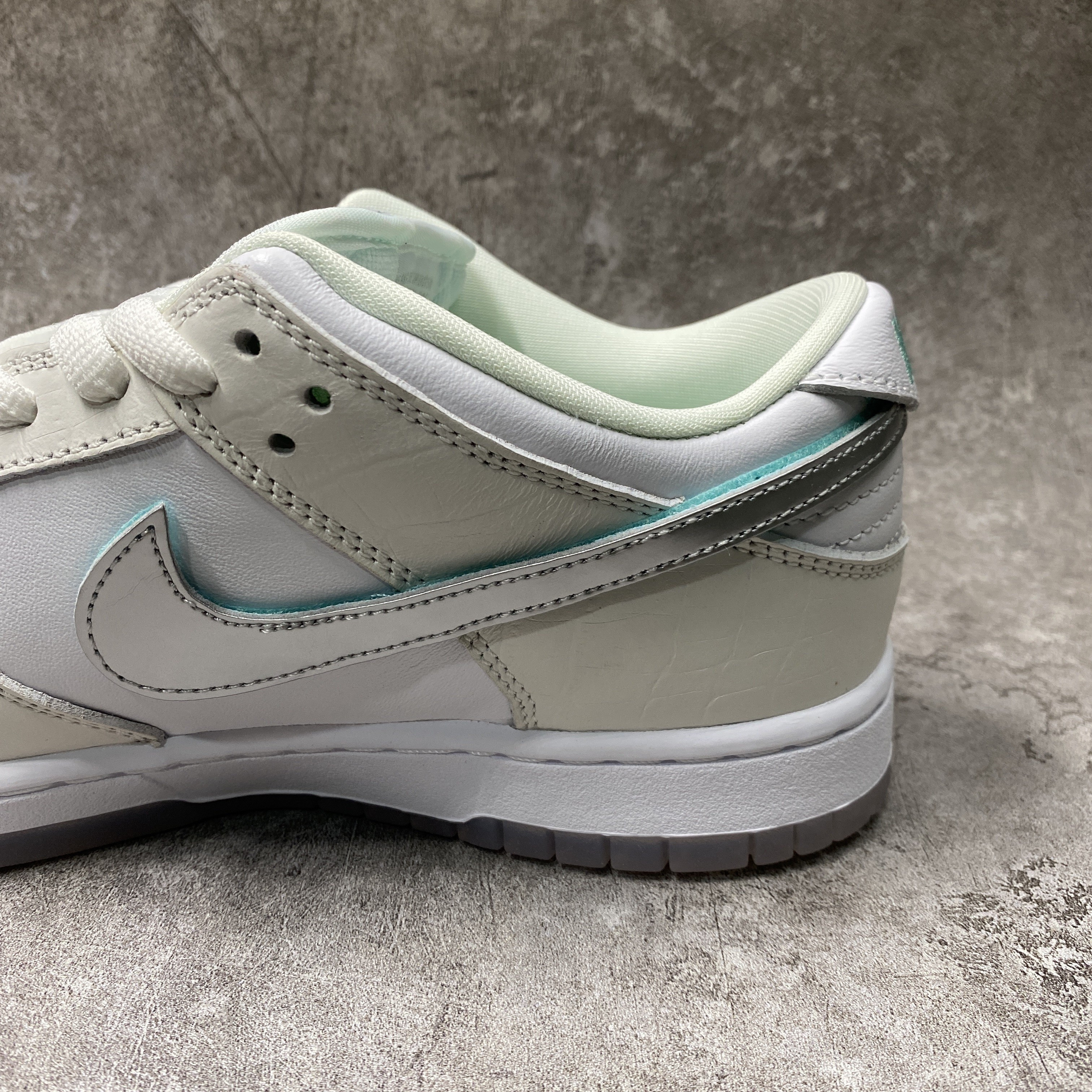 Nike SB Dunk Low Diamond Supply Co White Diamond