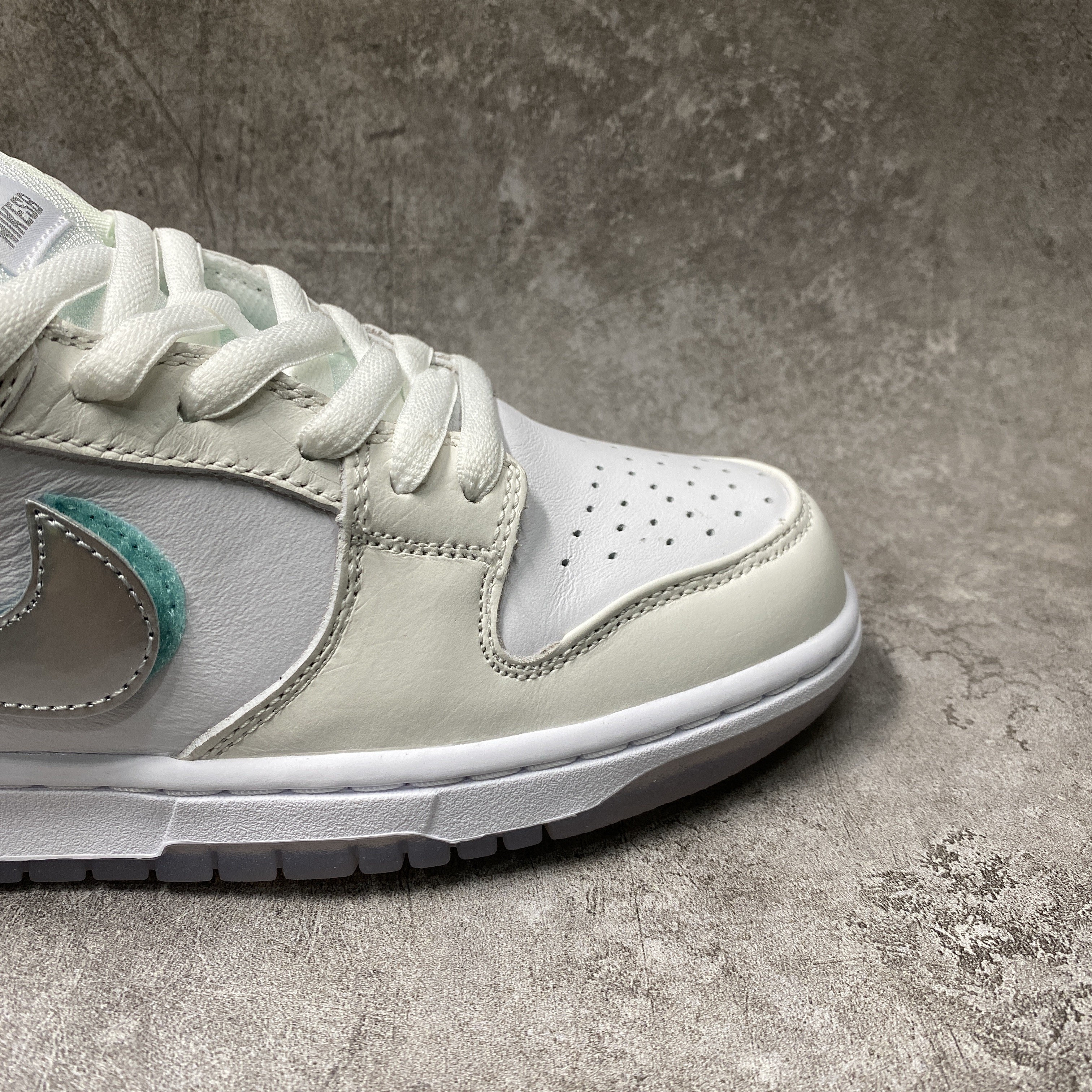 Nike SB Dunk Low Diamond Supply Co White Diamond