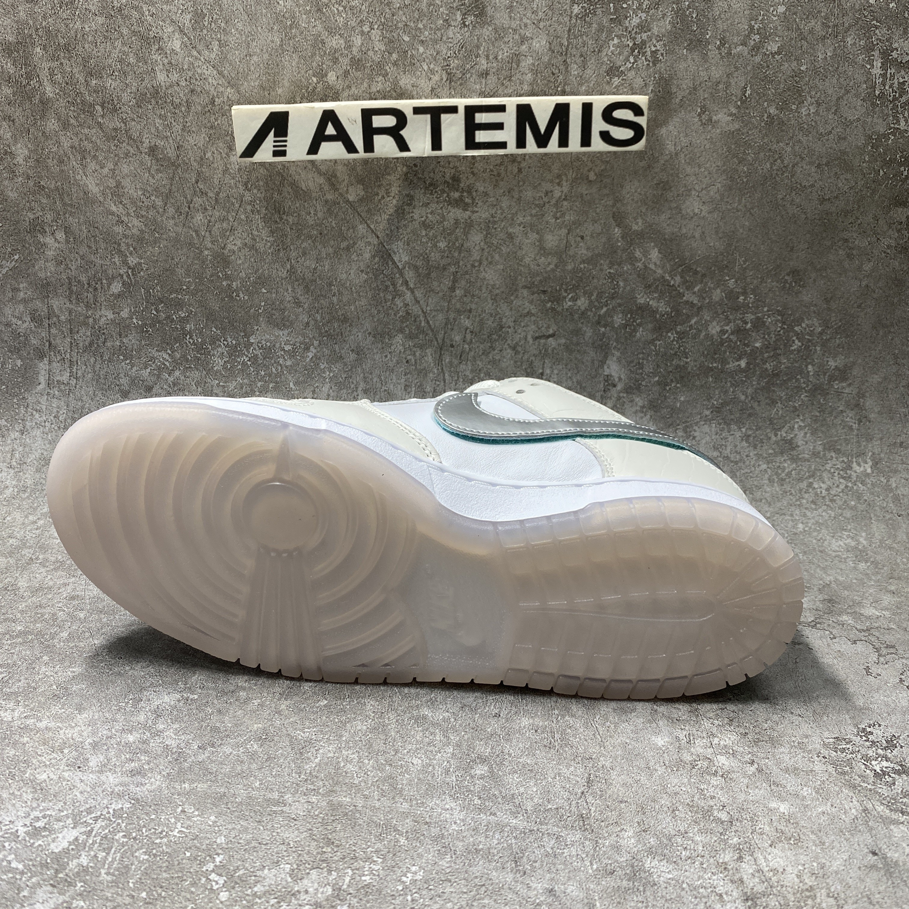 Nike SB Dunk Low Diamond Supply Co White Diamond