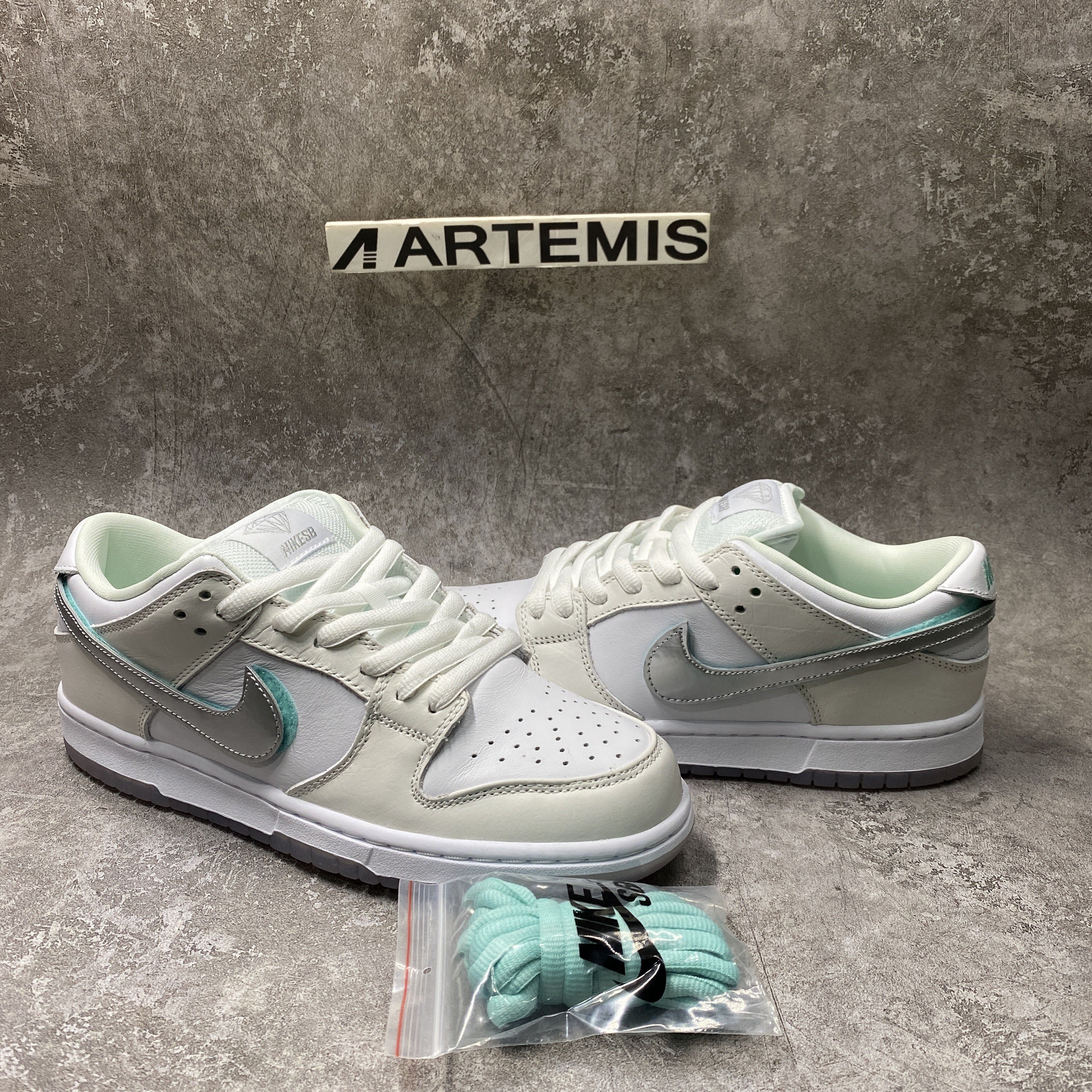 Nike SB Dunk Low Diamond Supply Co White Diamond