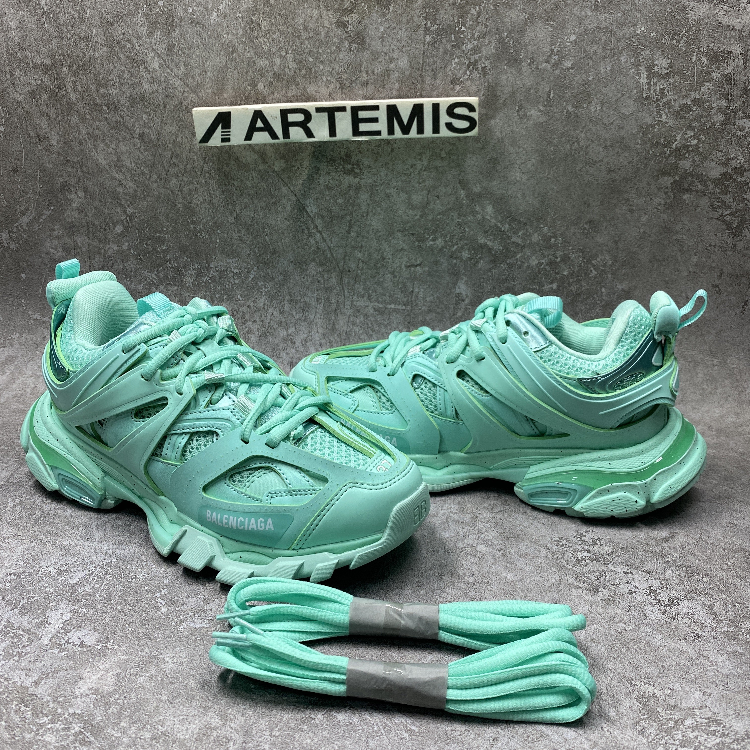 Balenciga Wmns Track Trainer Light Blue