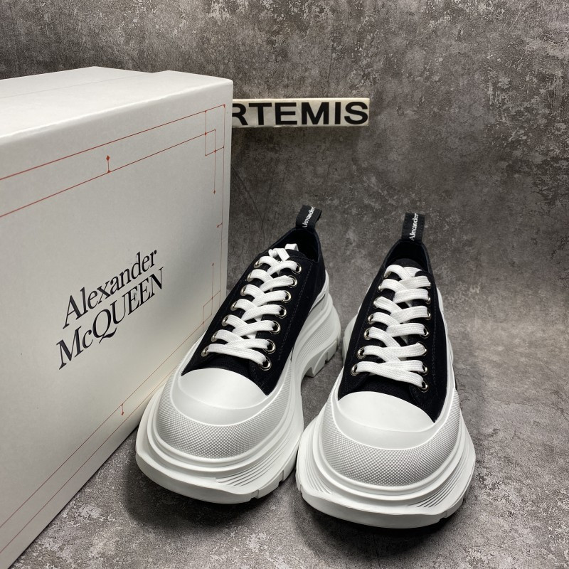Alexander McQueen Tread Slick Low Lace Up Black White