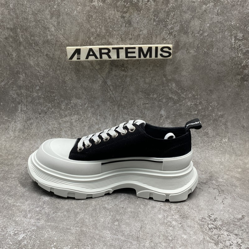Alexander McQueen Tread Slick Low Lace Up Black White