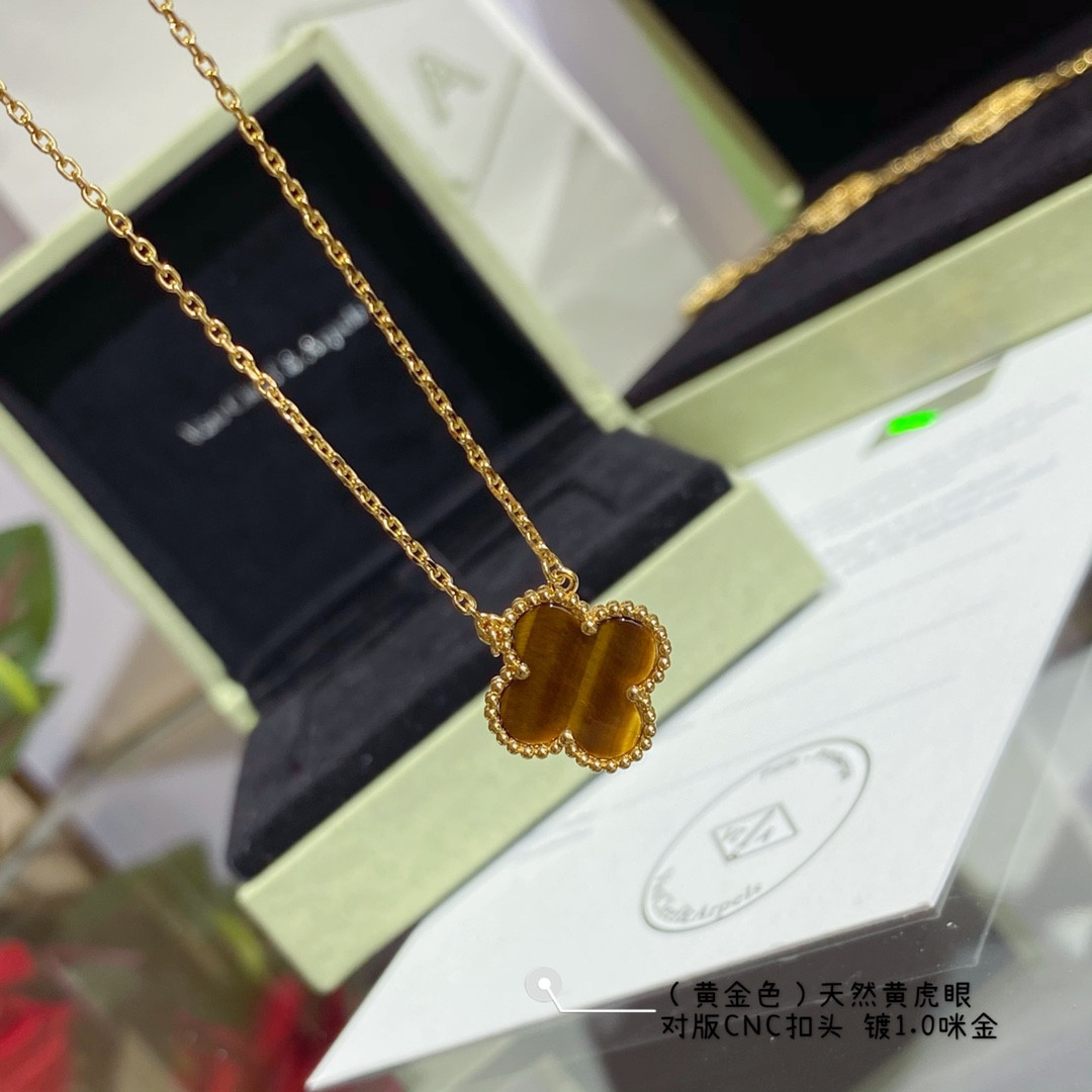 Van Cleef & Arpels Medium Classic Natural yellow tiger eye four leaf clover Necklace Diameter approx 1.5cm,Chain length approx 40+5cm