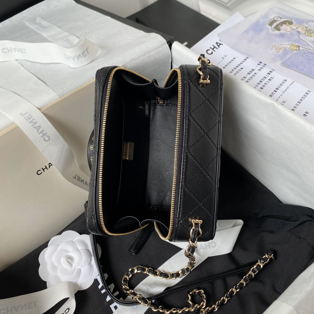 CHANEL CAMERA BAG 4.5 × 6.2 × 2.3 in