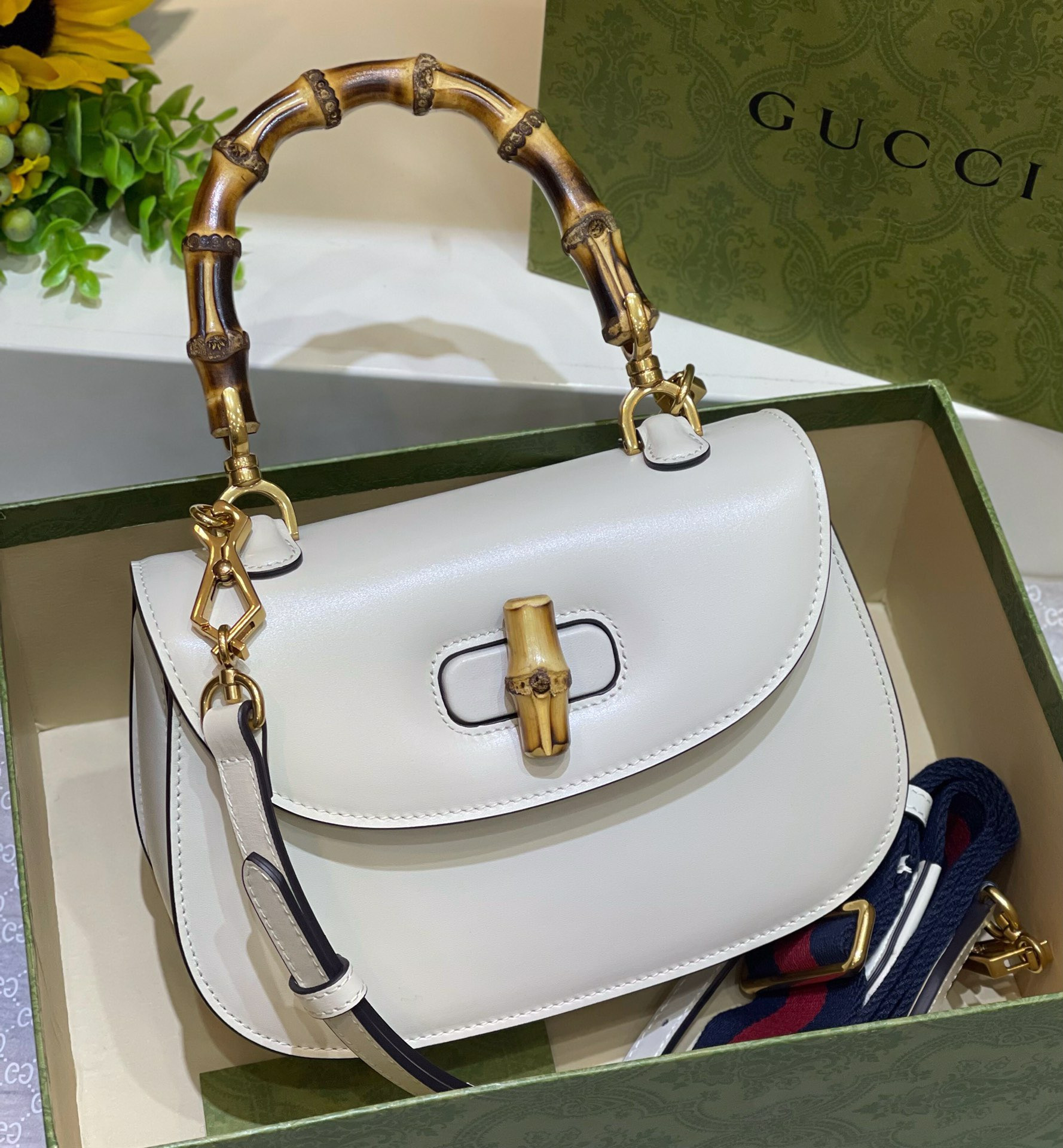 G*u*i small bamboo tote