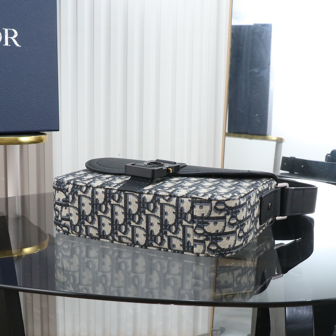 Dior Saddle Messenger Bag with Flap 23 x18 x6cm