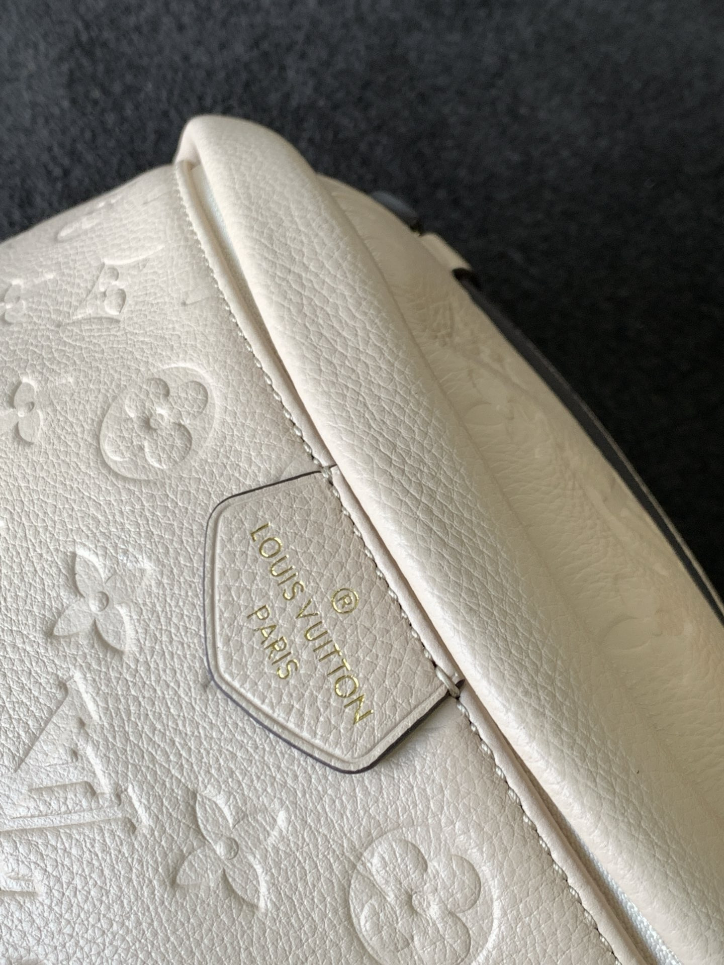 Louis Vuitton LV Bumbag Monogram Empreinte Creme M44836 37 x14 x20CM