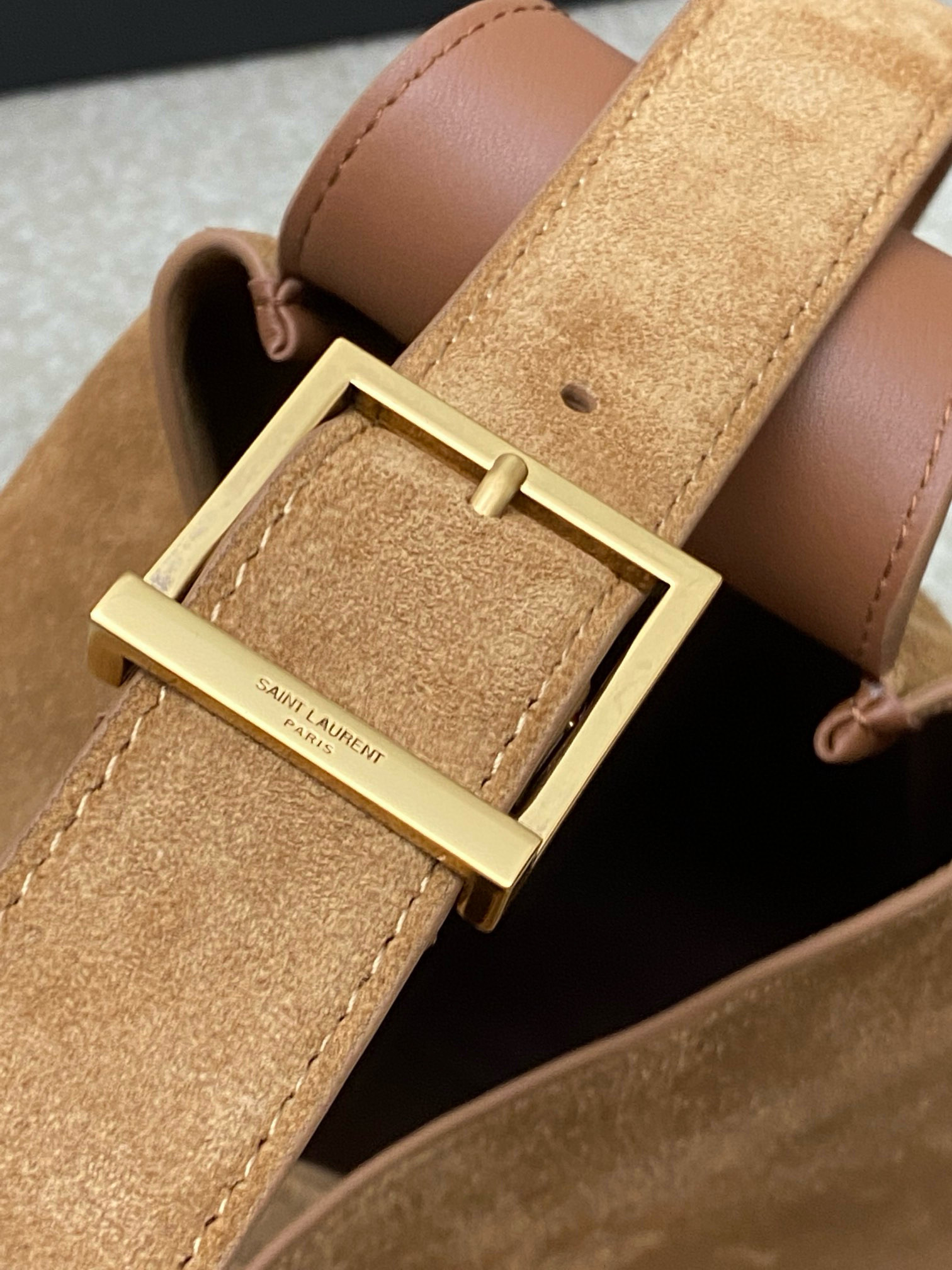 YSL LE 5 À 7 SUPPLE LARGE IN SUEDE 30 X 31 X 13 CM