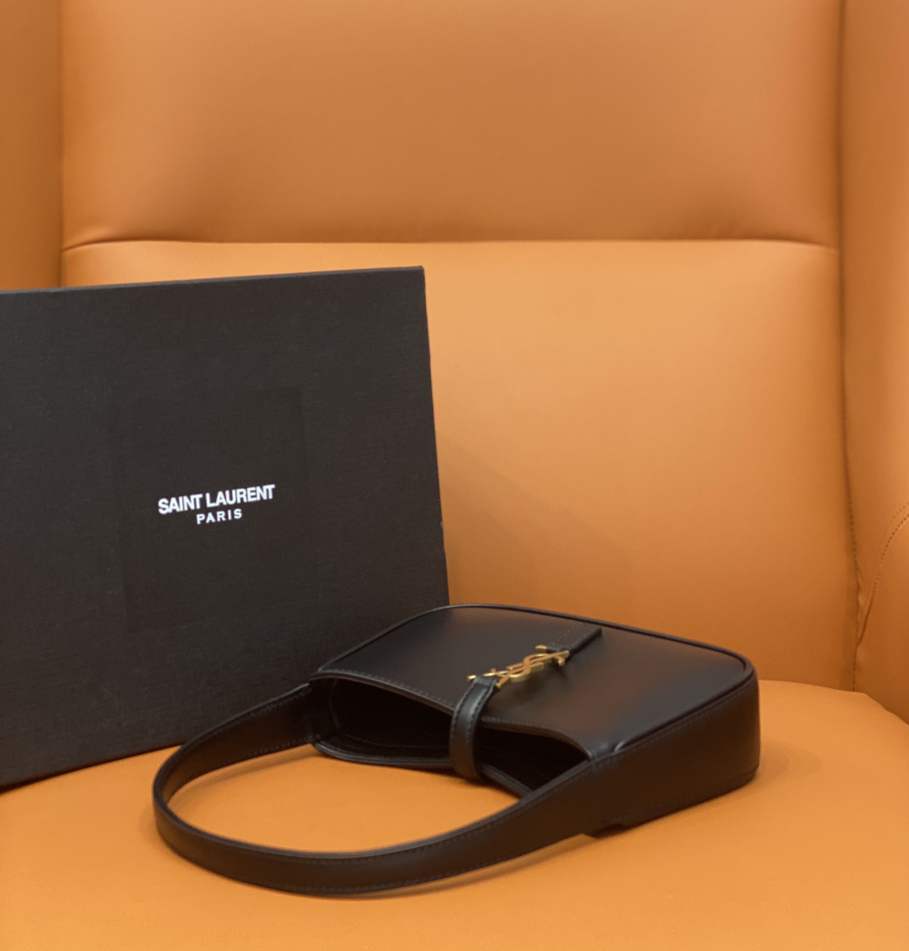 YSL MINI LE 5 À 7 IN SMOOTH LEATHER NOIR  19 X 11.5 X 4.5 CM