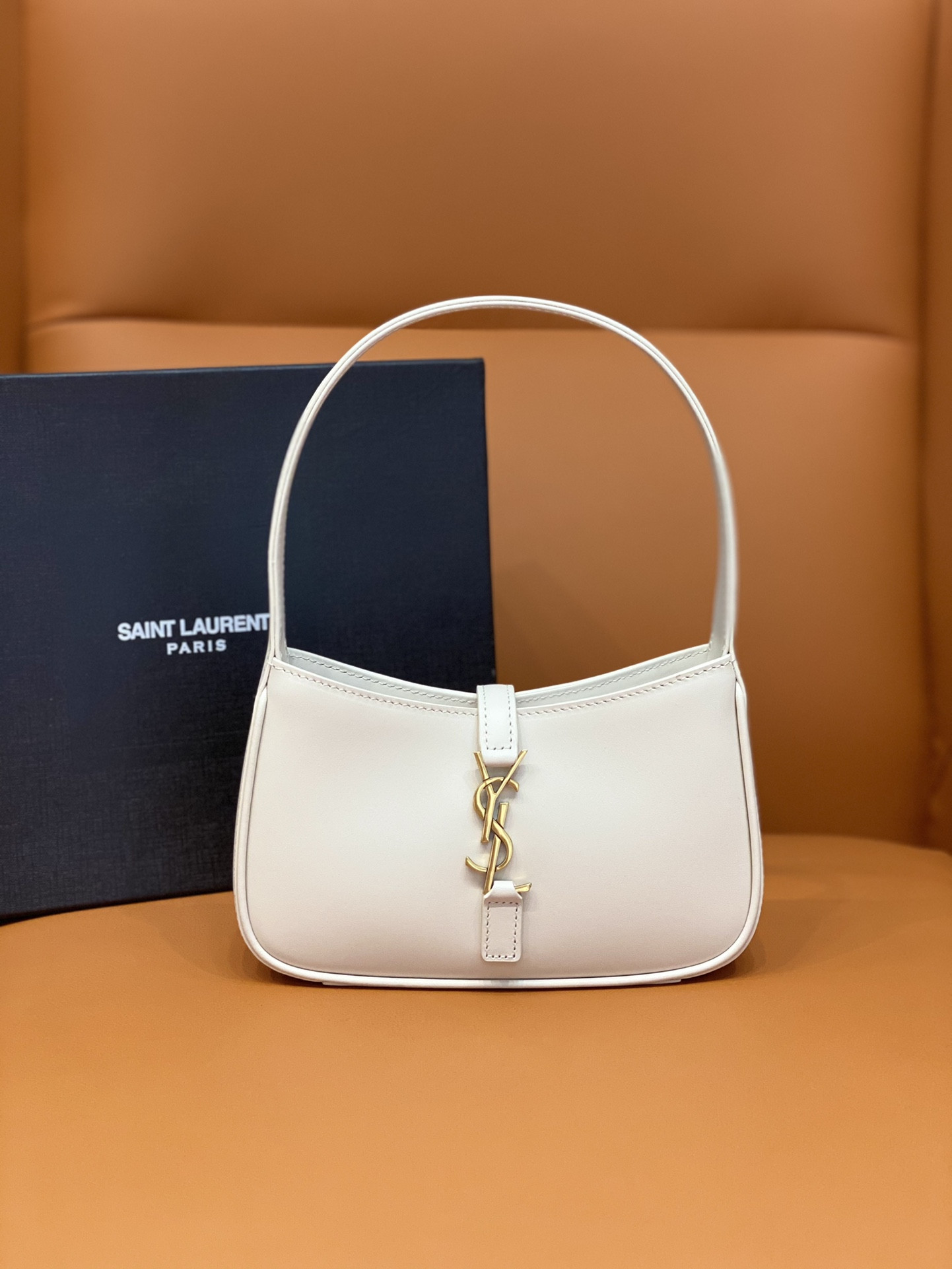 YSL MINI LE 5 À 7 IN SMOOTH LEATHER BLANC VINTAGE 19 X 11.5 X 4.5 CM