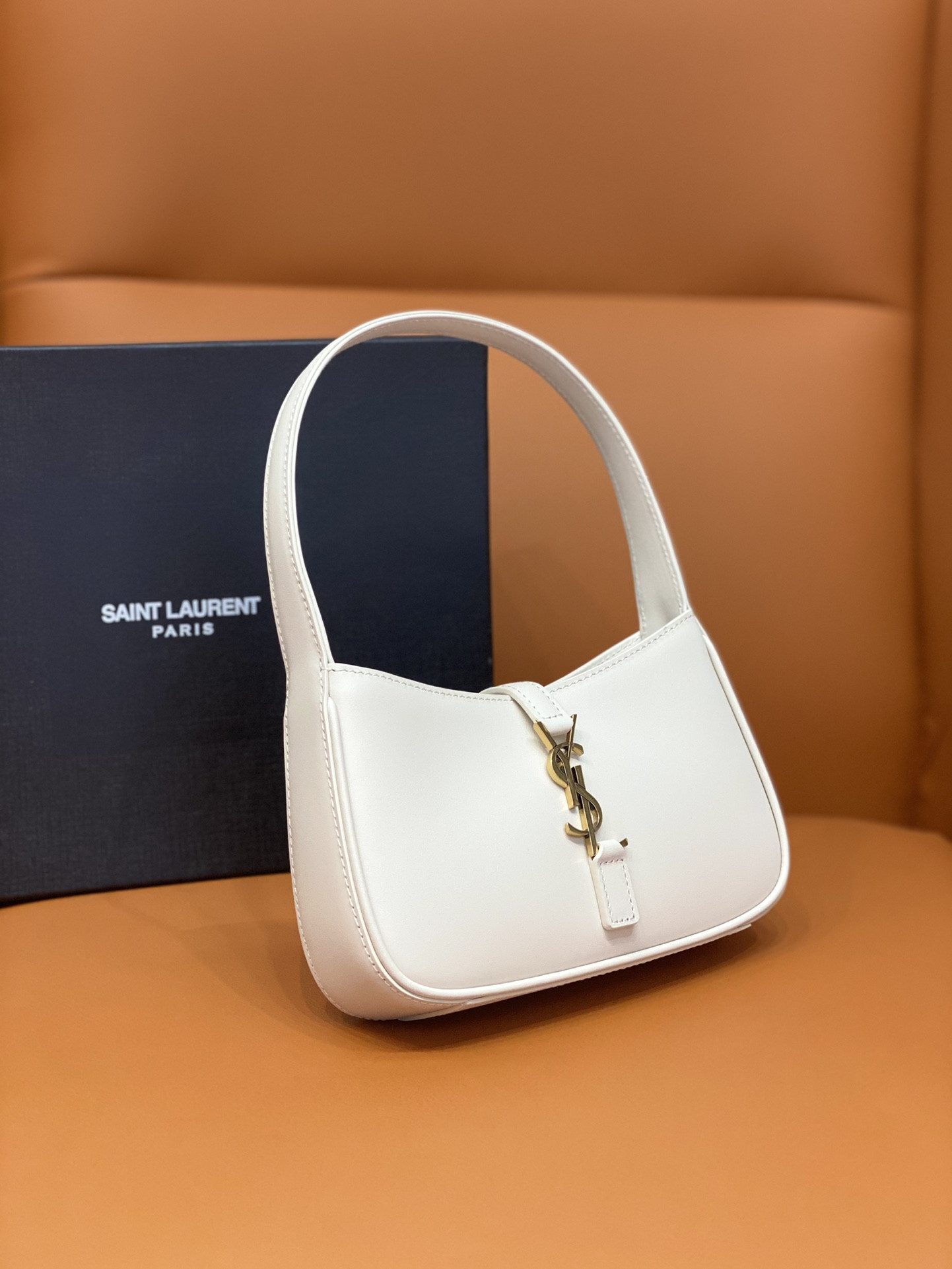 YSL MINI LE 5 À 7 IN SMOOTH LEATHER BLANC VINTAGE 19 X 11.5 X 4.5 CM