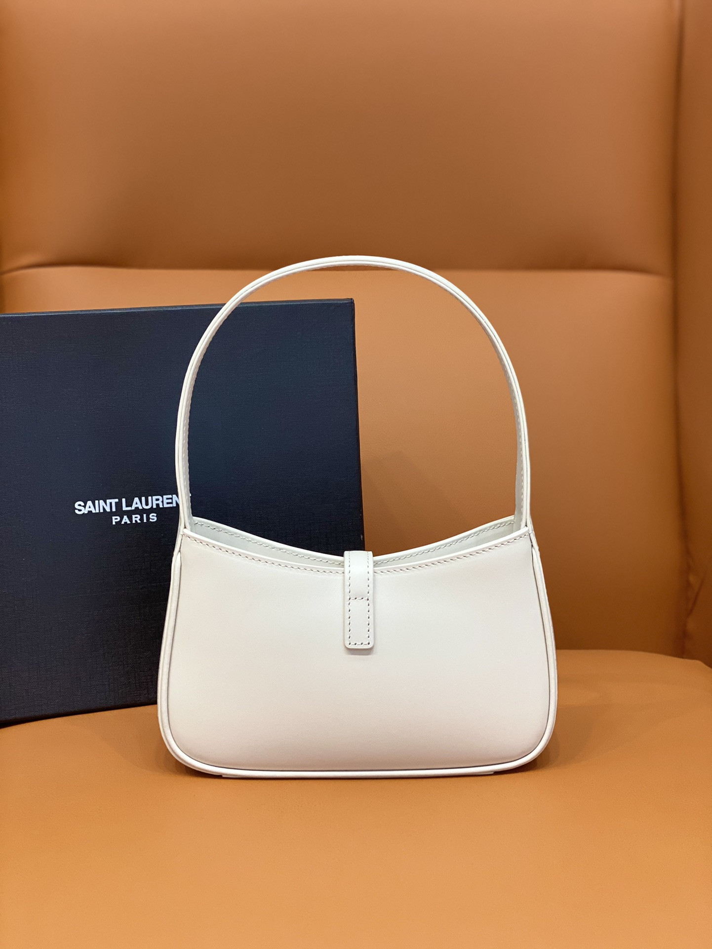 YSL MINI LE 5 À 7 IN SMOOTH LEATHER BLANC VINTAGE 19 X 11.5 X 4.5 CM