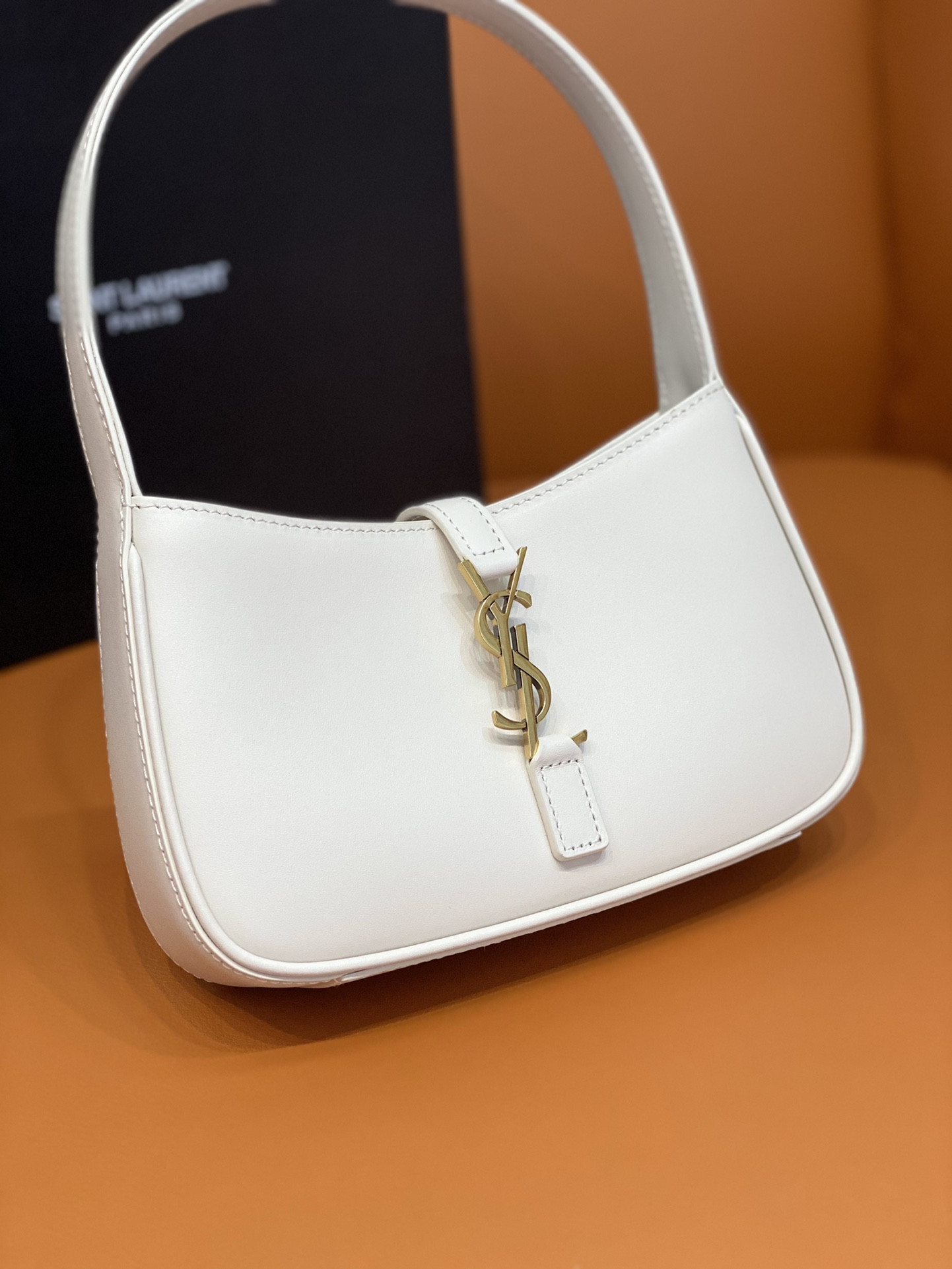 YSL MINI LE 5 À 7 IN SMOOTH LEATHER BLANC VINTAGE 19 X 11.5 X 4.5 CM