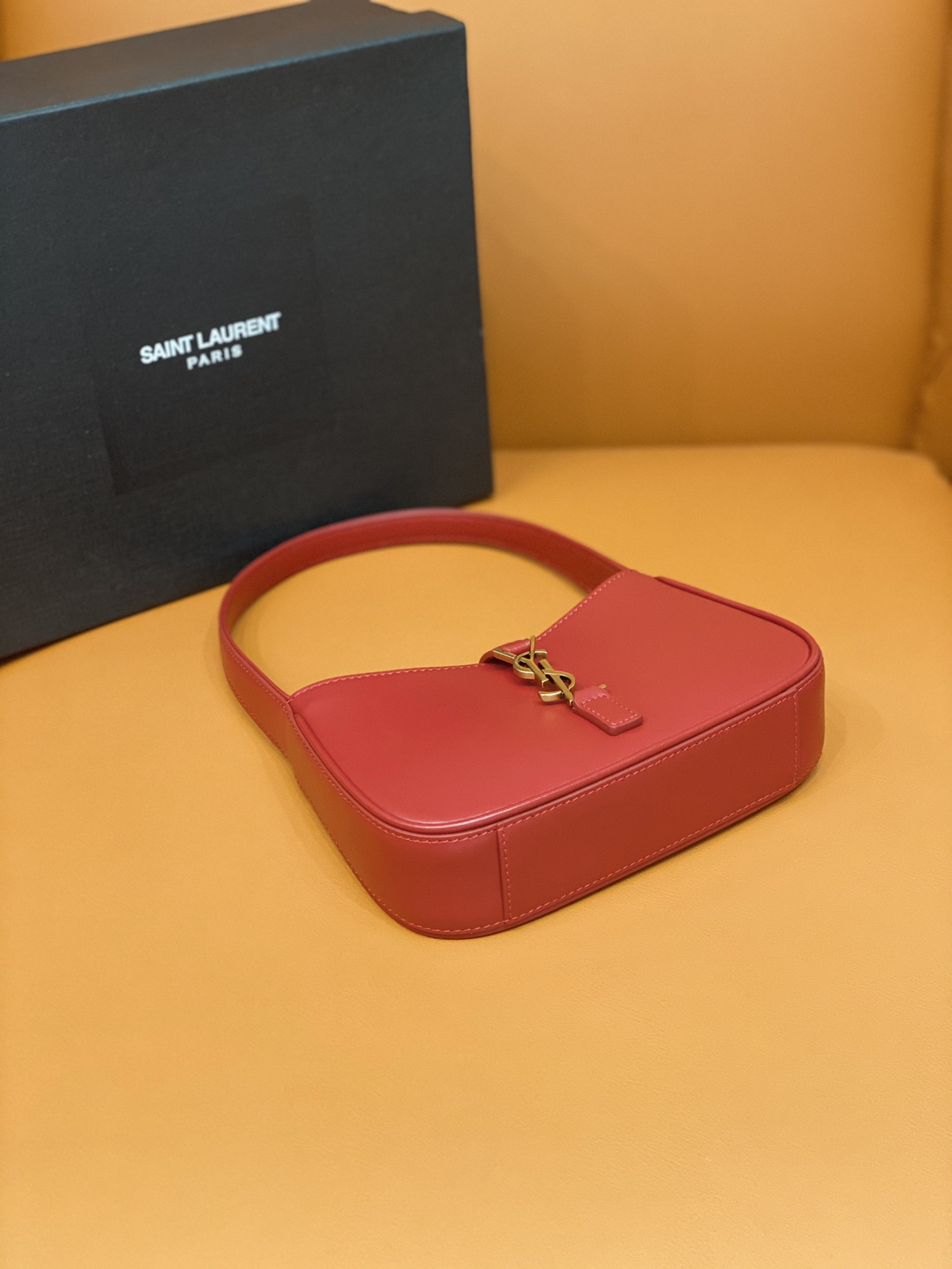 YSL MINI LE 5 À 7 IN SMOOTH LEATHER Red 19 X 11.5 X 4.5 CM