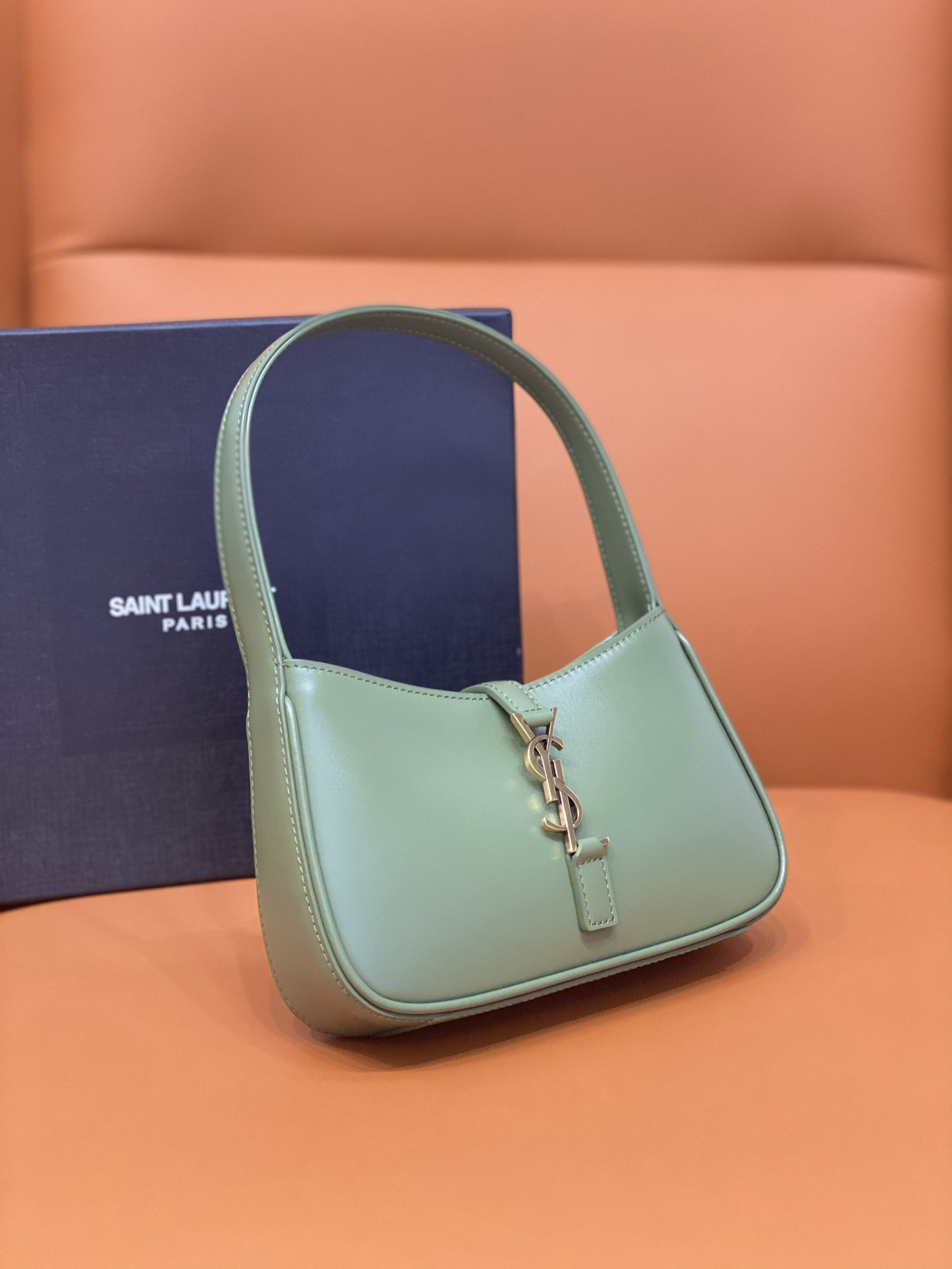 YSL MINI LE 5 À 7 IN SMOOTH LEATHER 1 19 X 11.5 X 4.5 CM