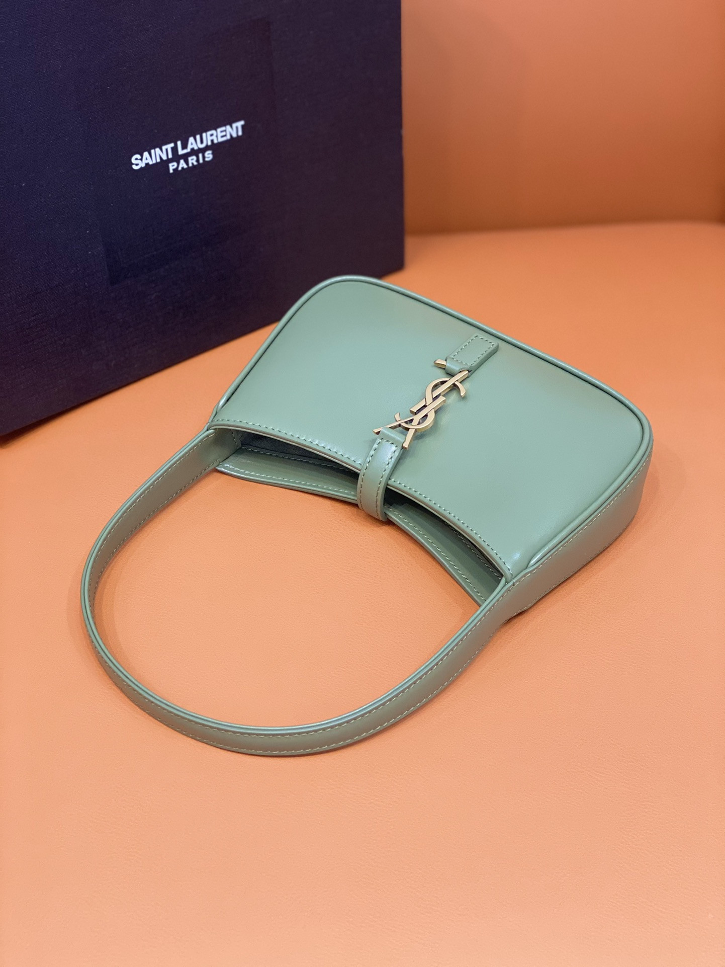 YSL MINI LE 5 À 7 IN SMOOTH LEATHER 1 19 X 11.5 X 4.5 CM