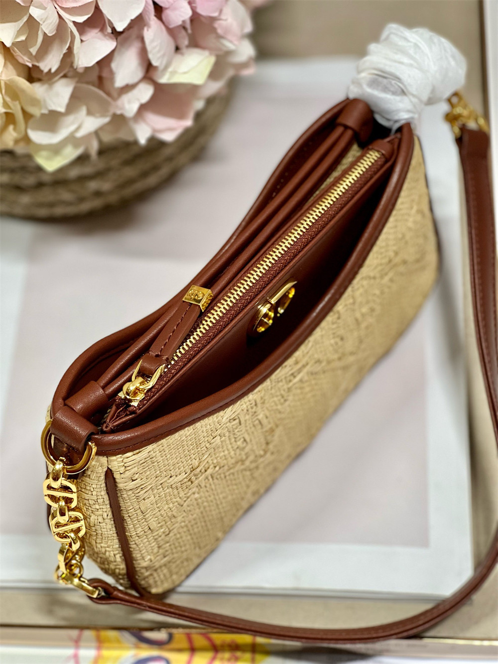 Dior 30 Montaigne Avenue weav 22.5 x 12.5 x 6.5 cm