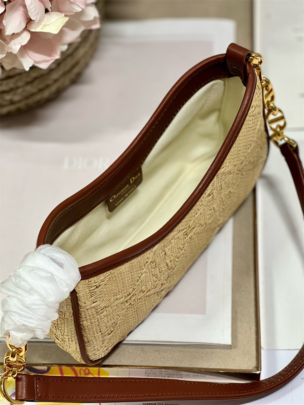 Dior 30 Montaigne Avenue weav 22.5 x 12.5 x 6.5 cm