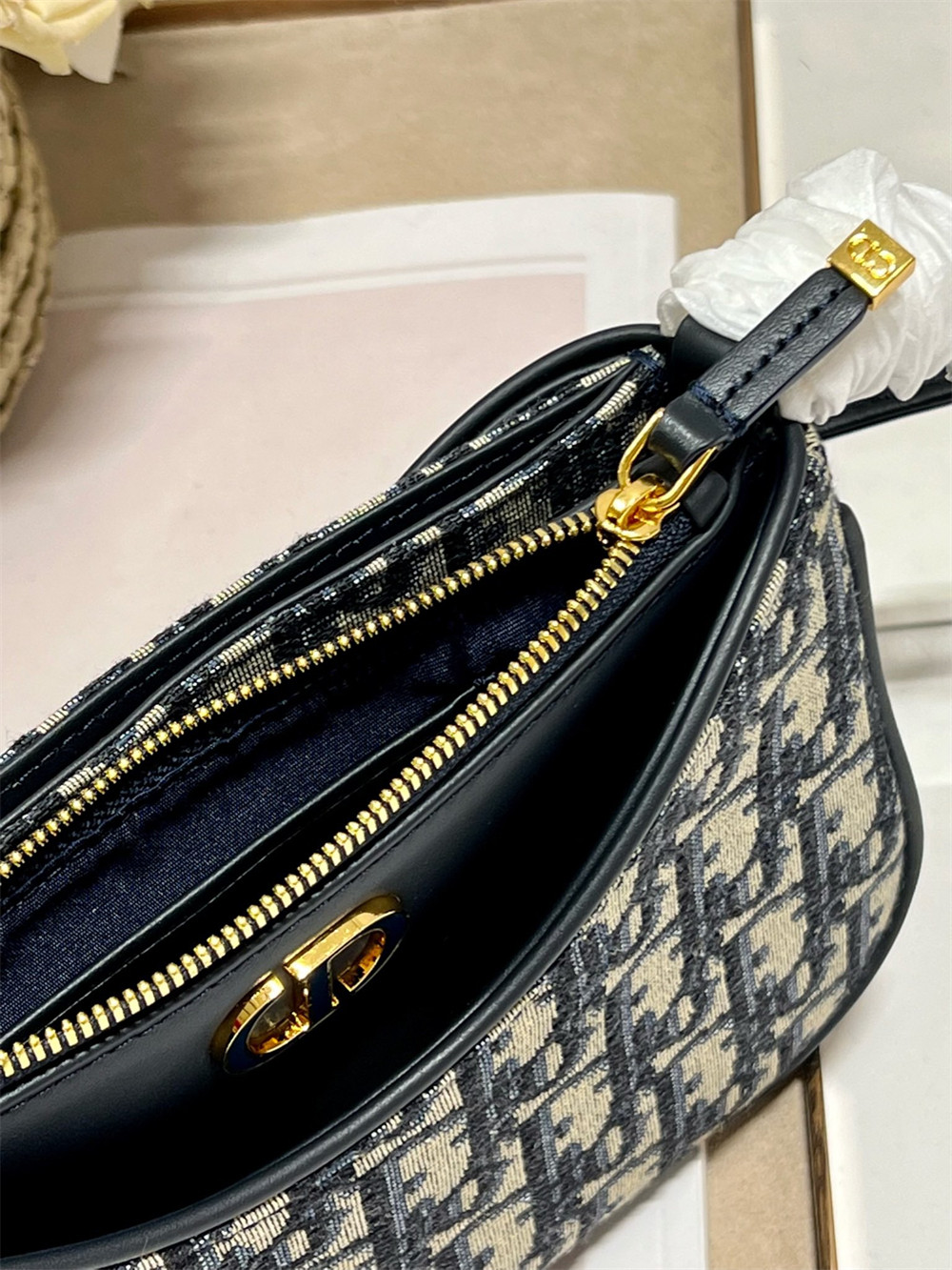 Dior 30 MONTAIGNE AVENUE BAG Blue Dior Oblique Jacquard 22.5 x 12.5 x 6.5 cm