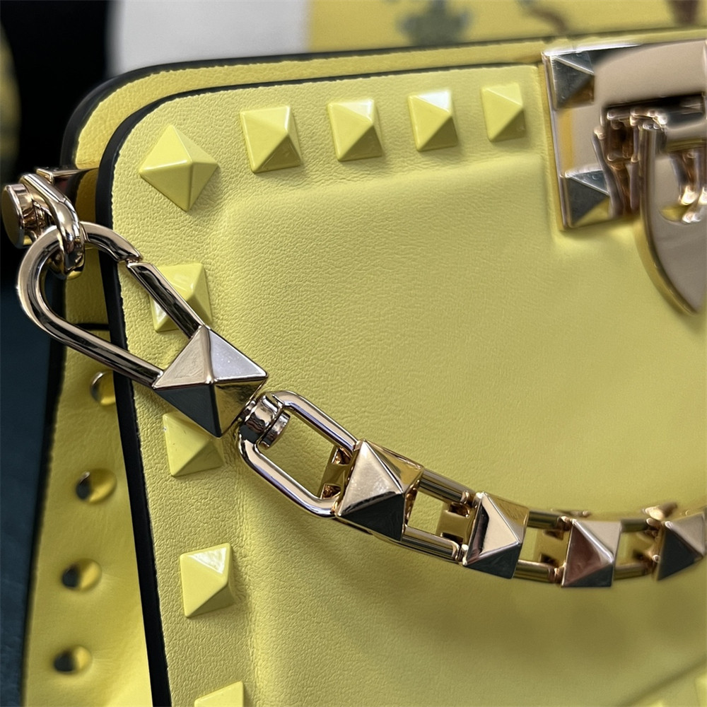 VALENTINO GARAVANI ROCKSTUD23 SMALL SMOOTH CALFSKIN SHOULDER BAG YELLOW