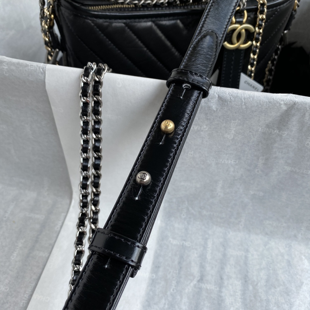 Chanel Gabrielle SMALL BLACK 20 x 15 x 8cm