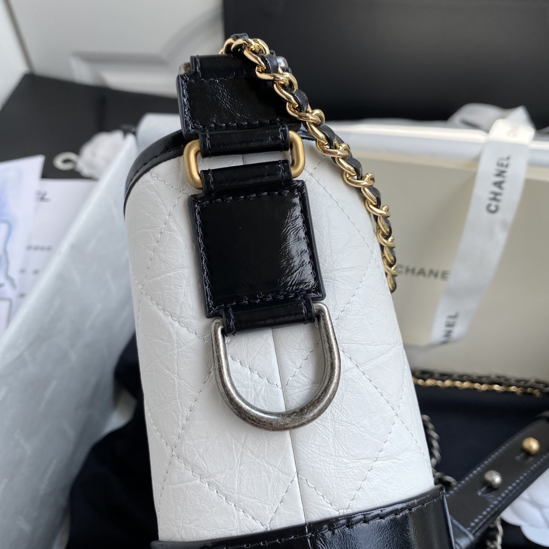 Chanel Gabrielle SMALL WHITE 20 x 15 x 8cm