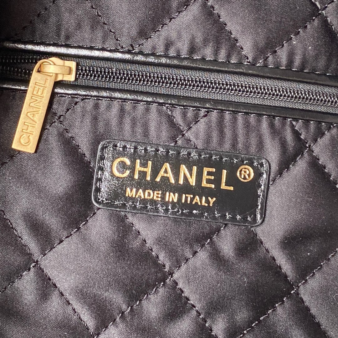 Ch*el 22 handbag shiny calfskin black 30×45×8cm