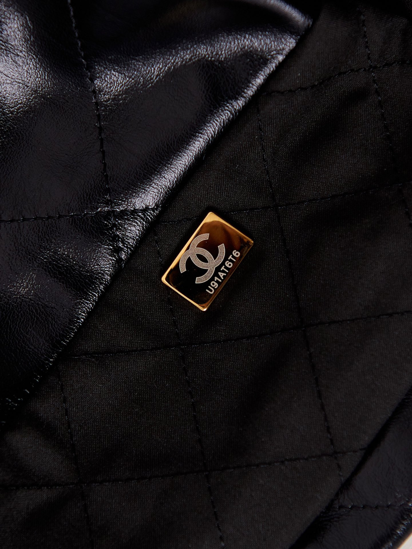 CHANEL 22 HANDBAG Shiny Calfskin & Gold-Tone Metal Black 15.2×16.4×3.1 in